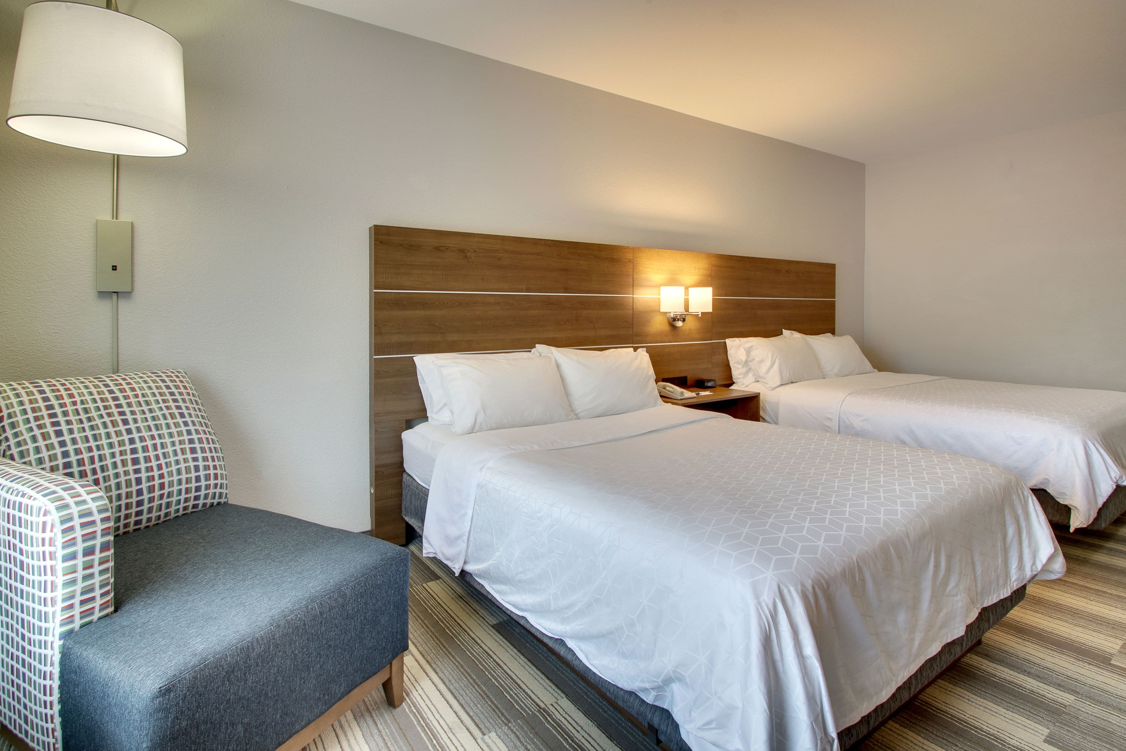 Holiday Inn Express & Suites Laurel — 12