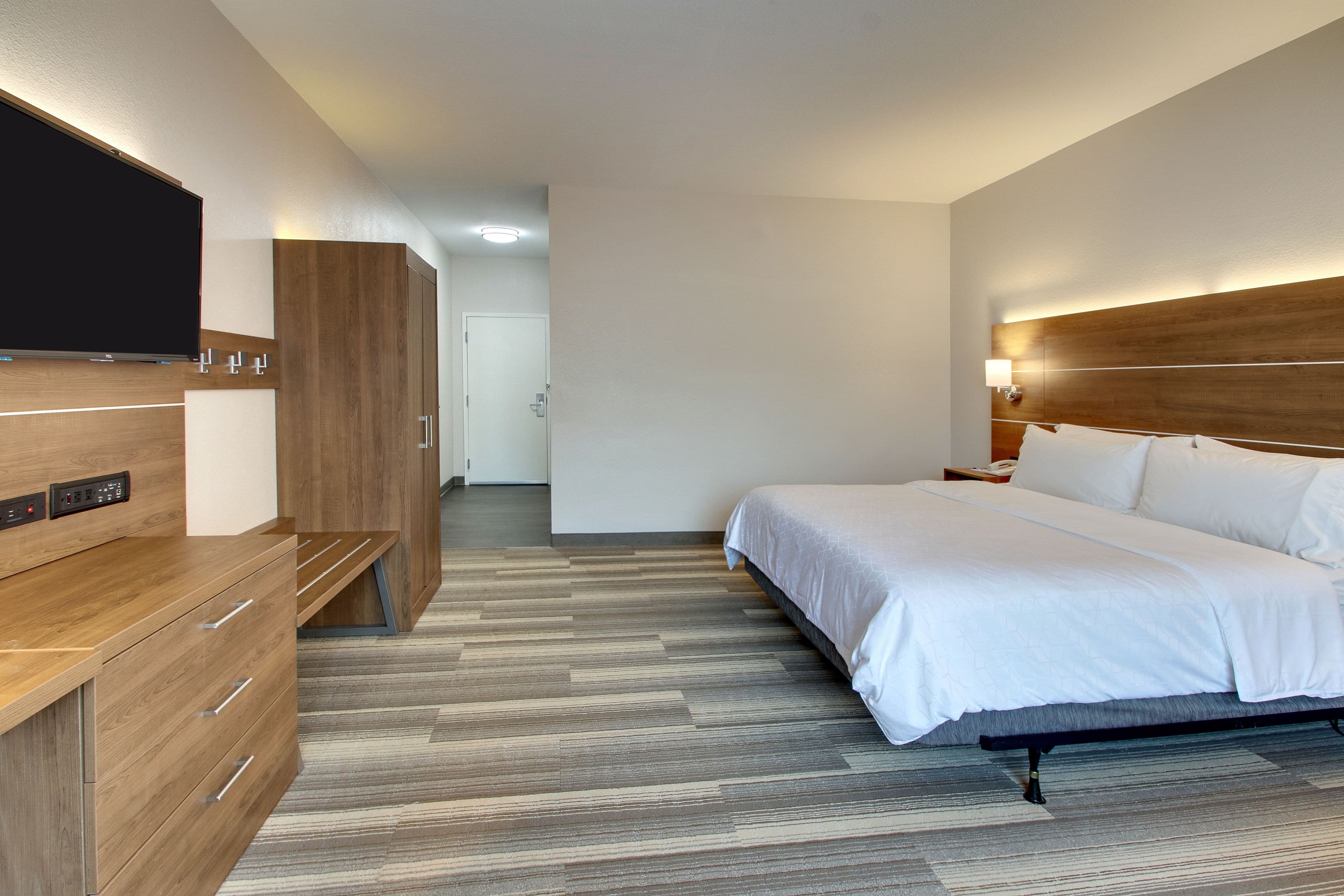 Holiday Inn Express & Suites Laurel — 10