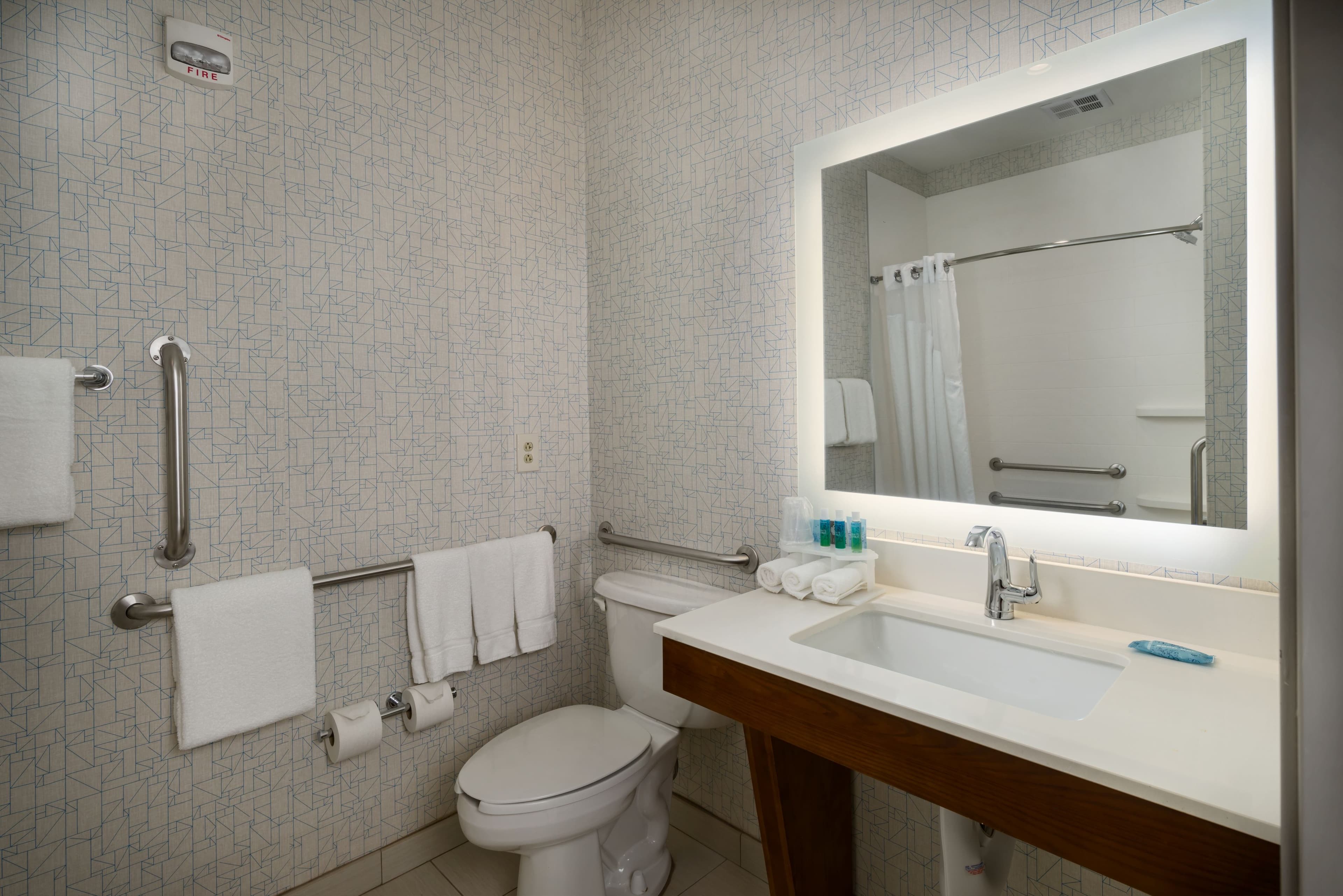Holiday Inn Express & Suites Lawrence — 12