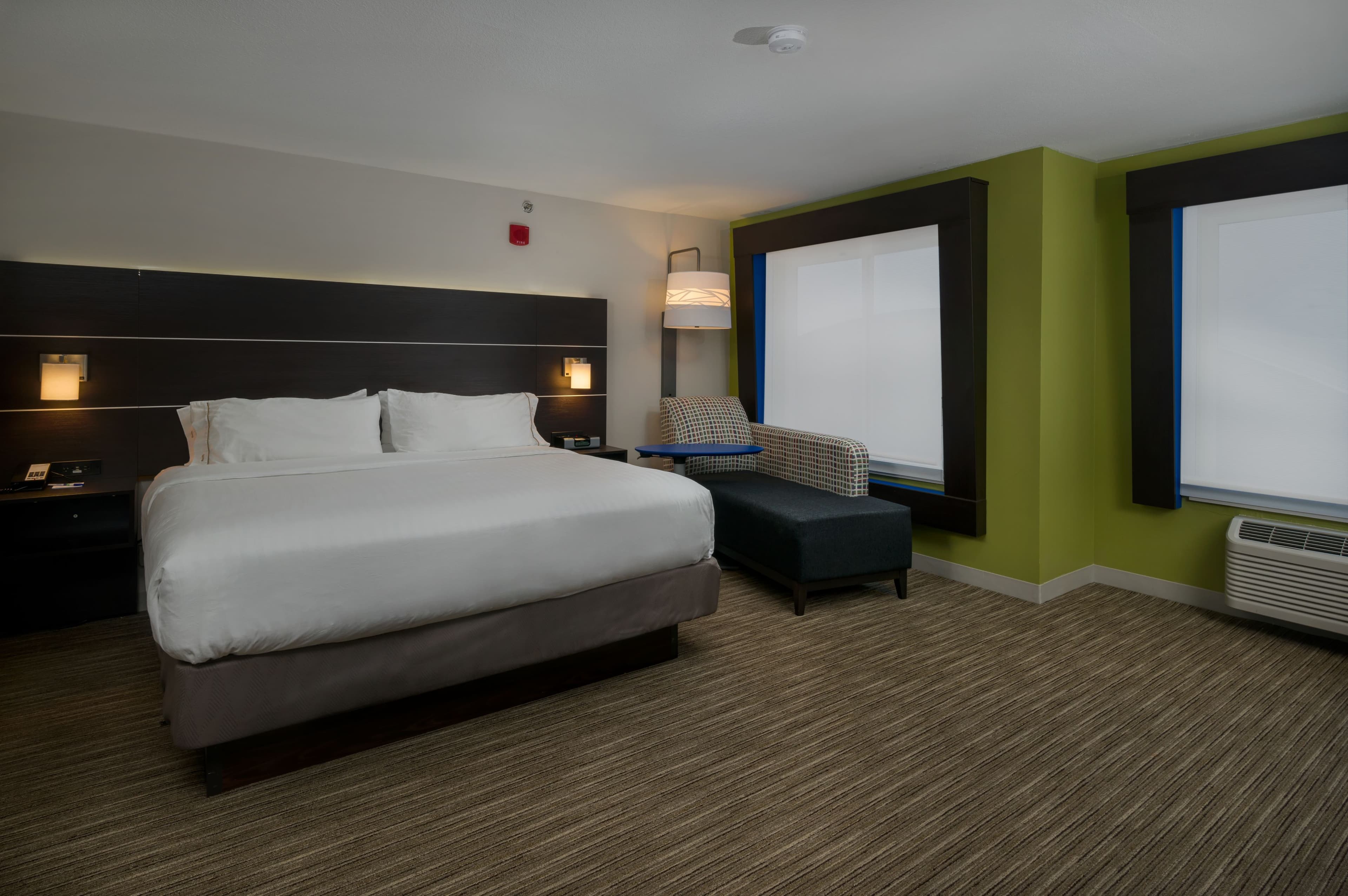 Holiday Inn Express & Suites Lawrence — 36