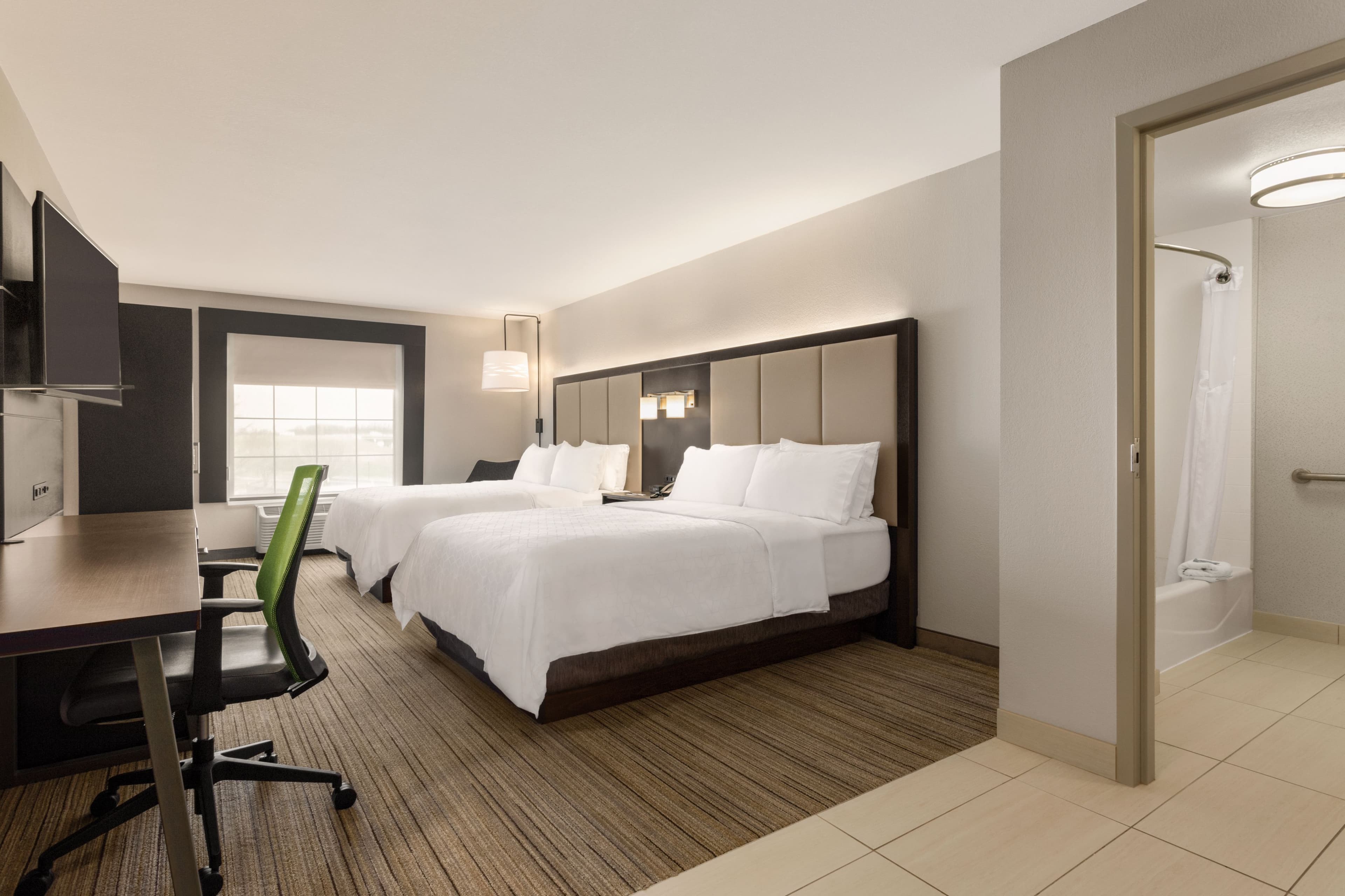 Holiday Inn Express & Suites Lawton-Fort Sill — 6