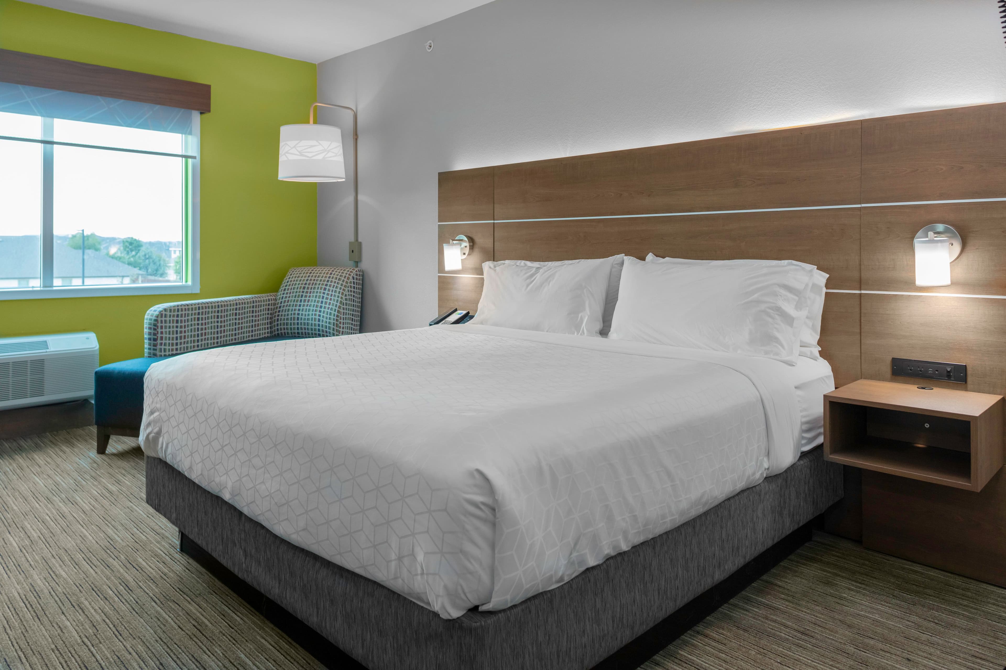 Holiday Inn Express & Suites Leander - Image 3