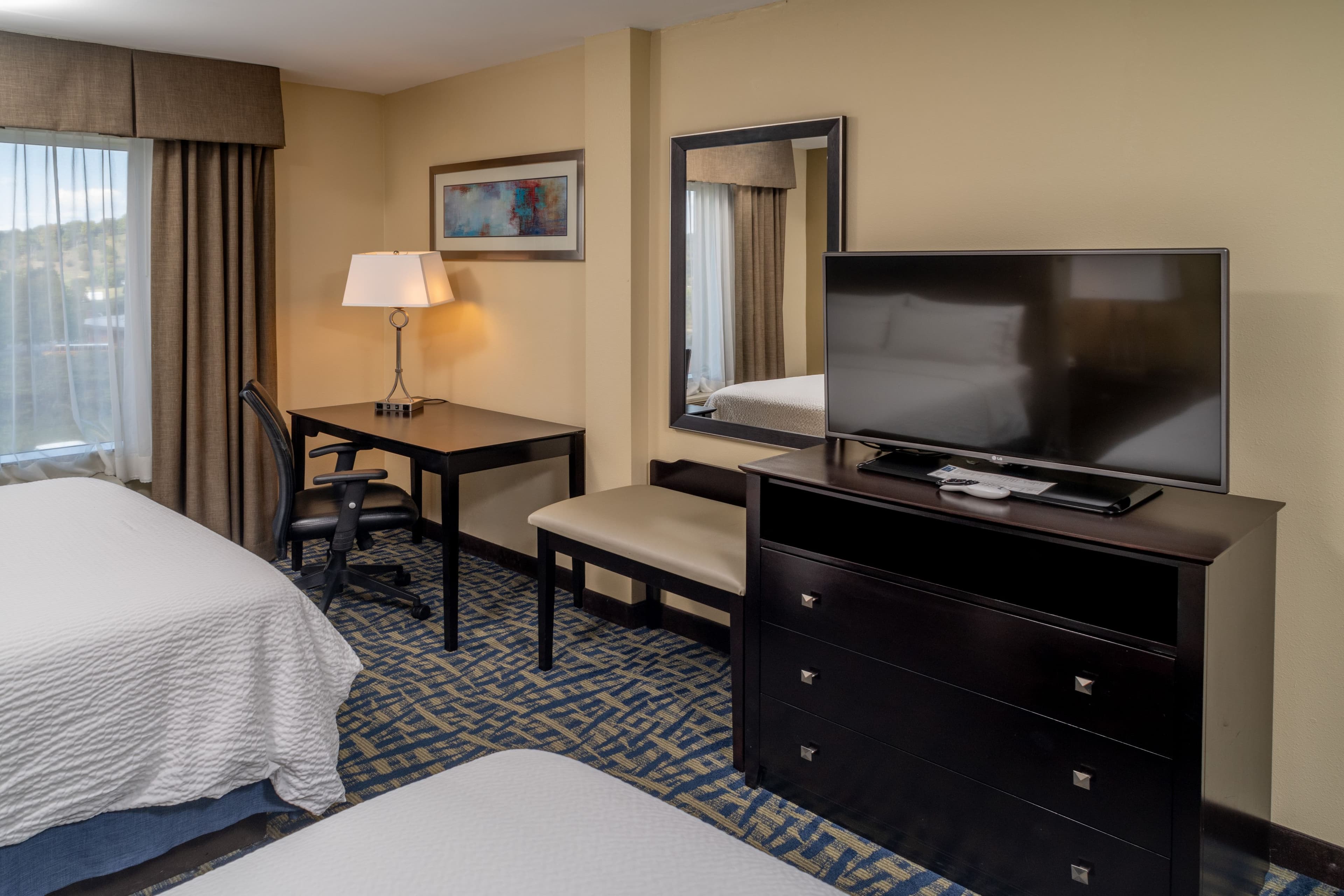Holiday Inn Express & Suites Lebanon — 10