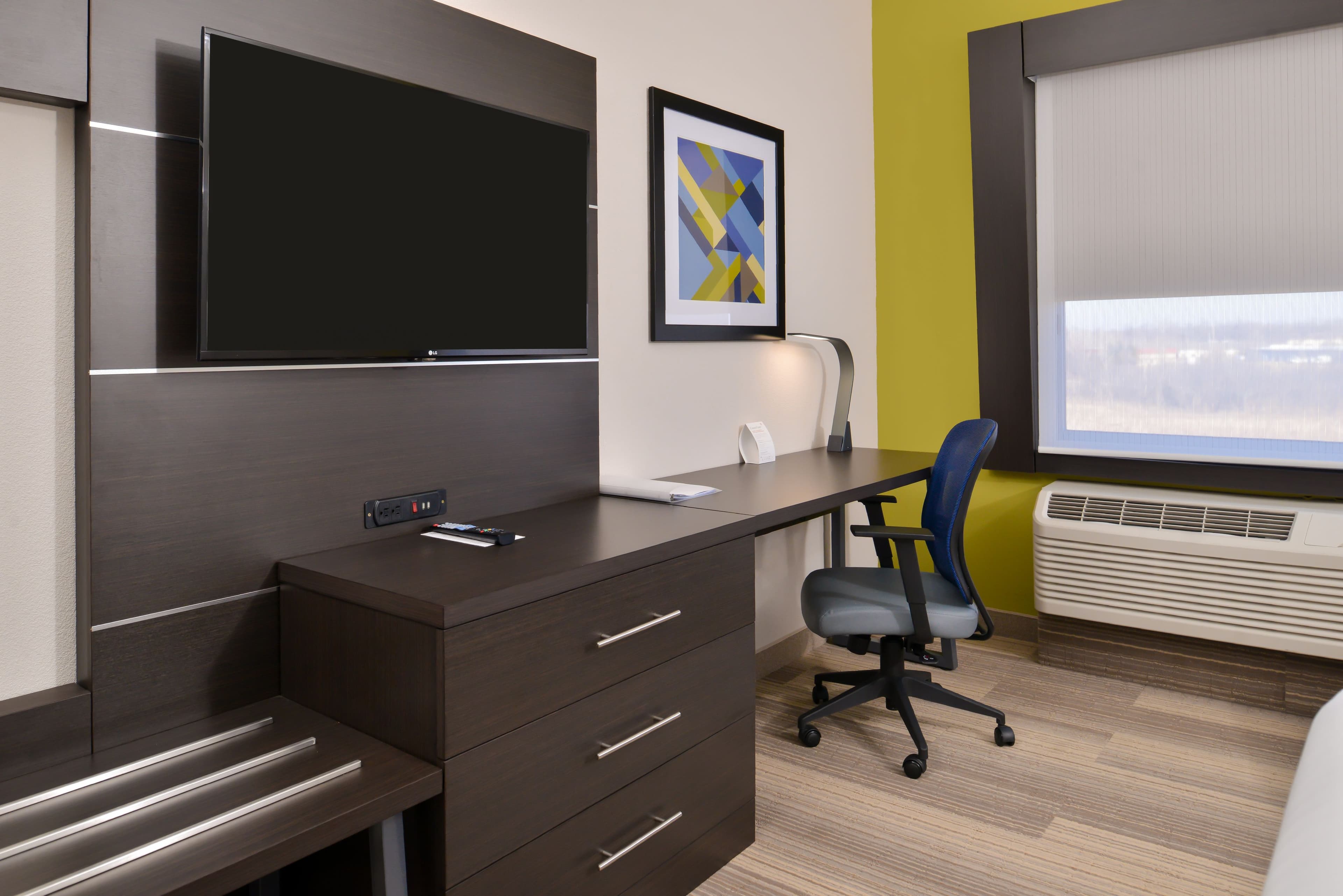 Holiday Inn Express & Suites Lee's Summit - Kansas City — 8