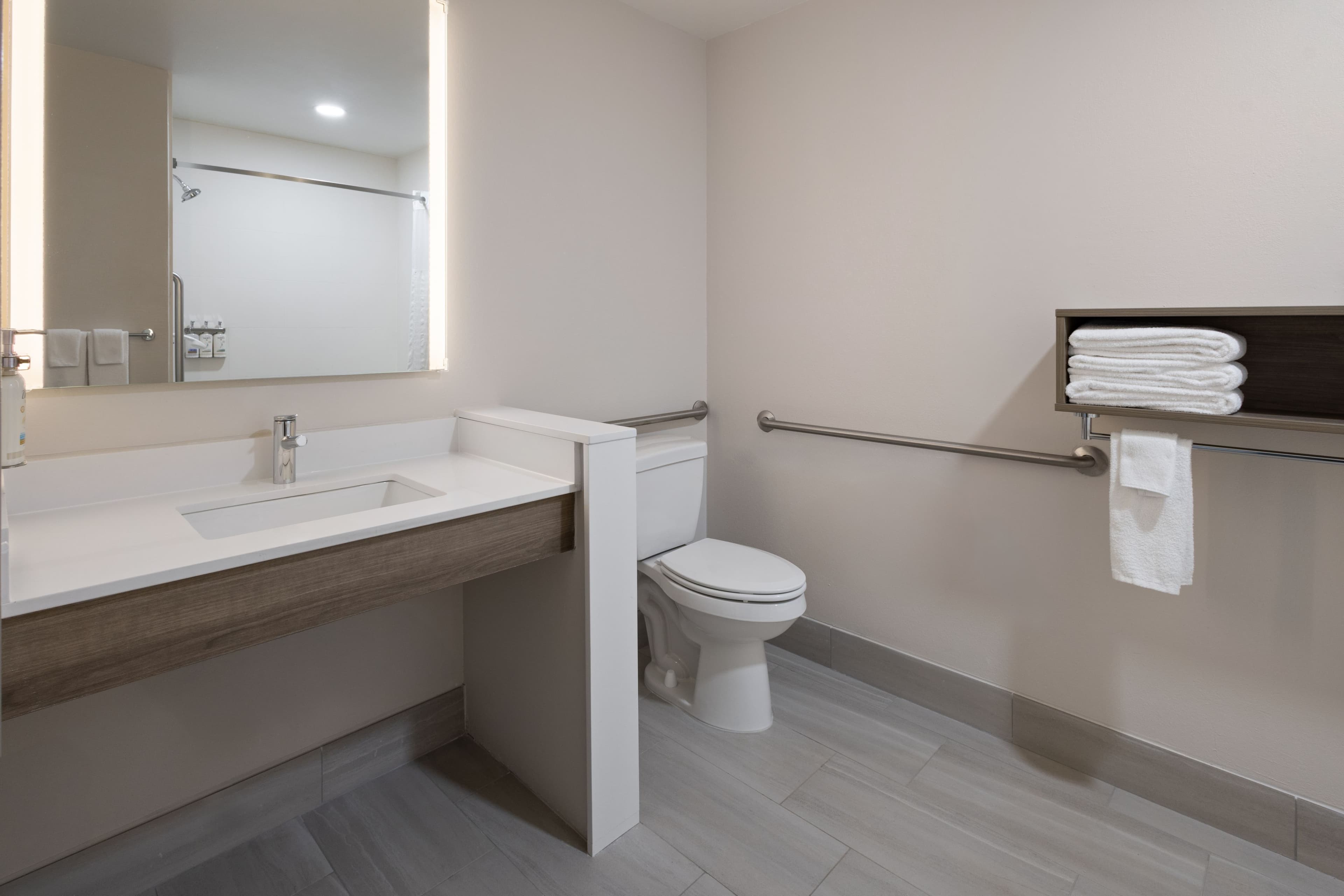 Holiday Inn Express & Suites Leesburg - Historic District — 18