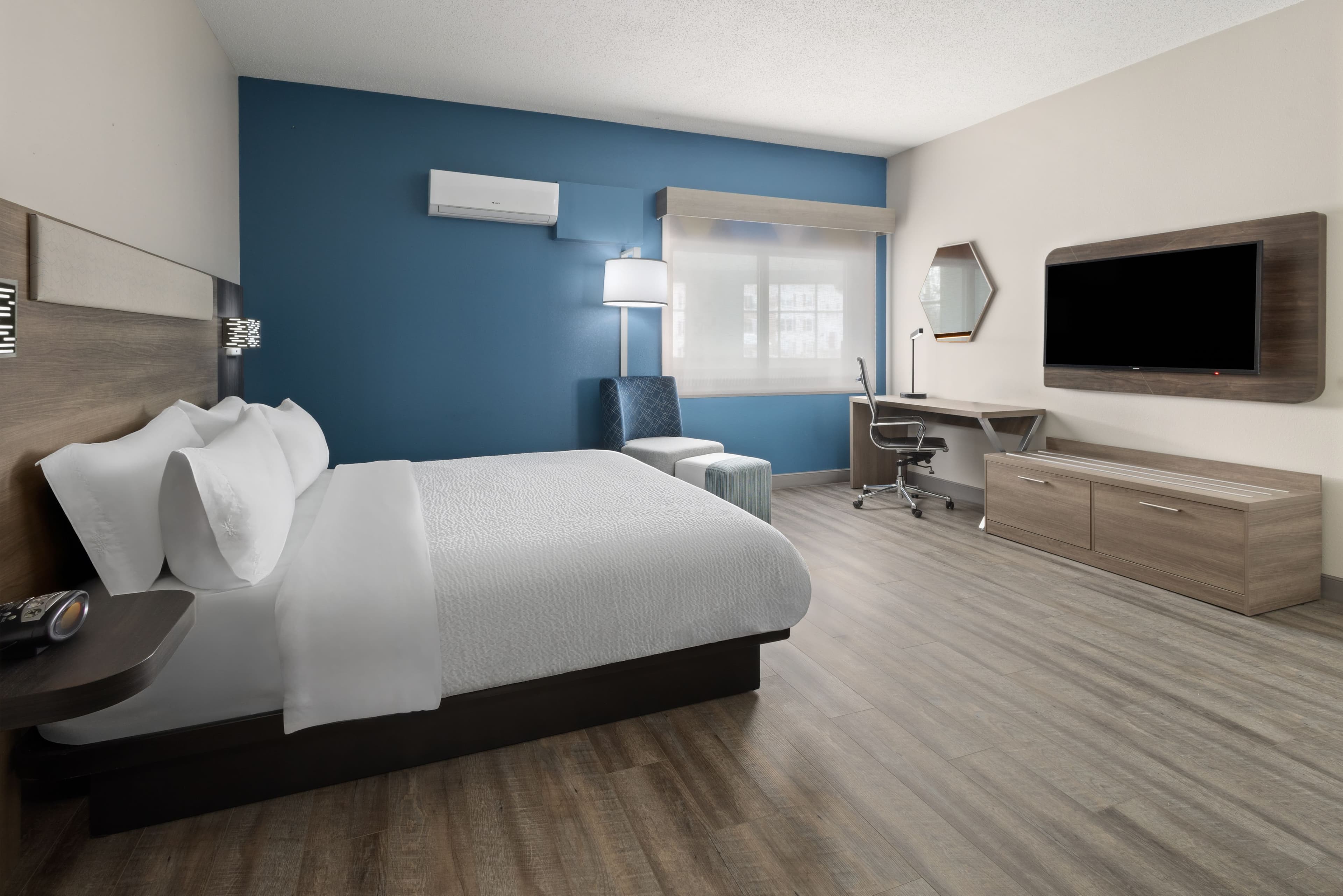 Holiday Inn Express & Suites Leesburg - Historic District — 11