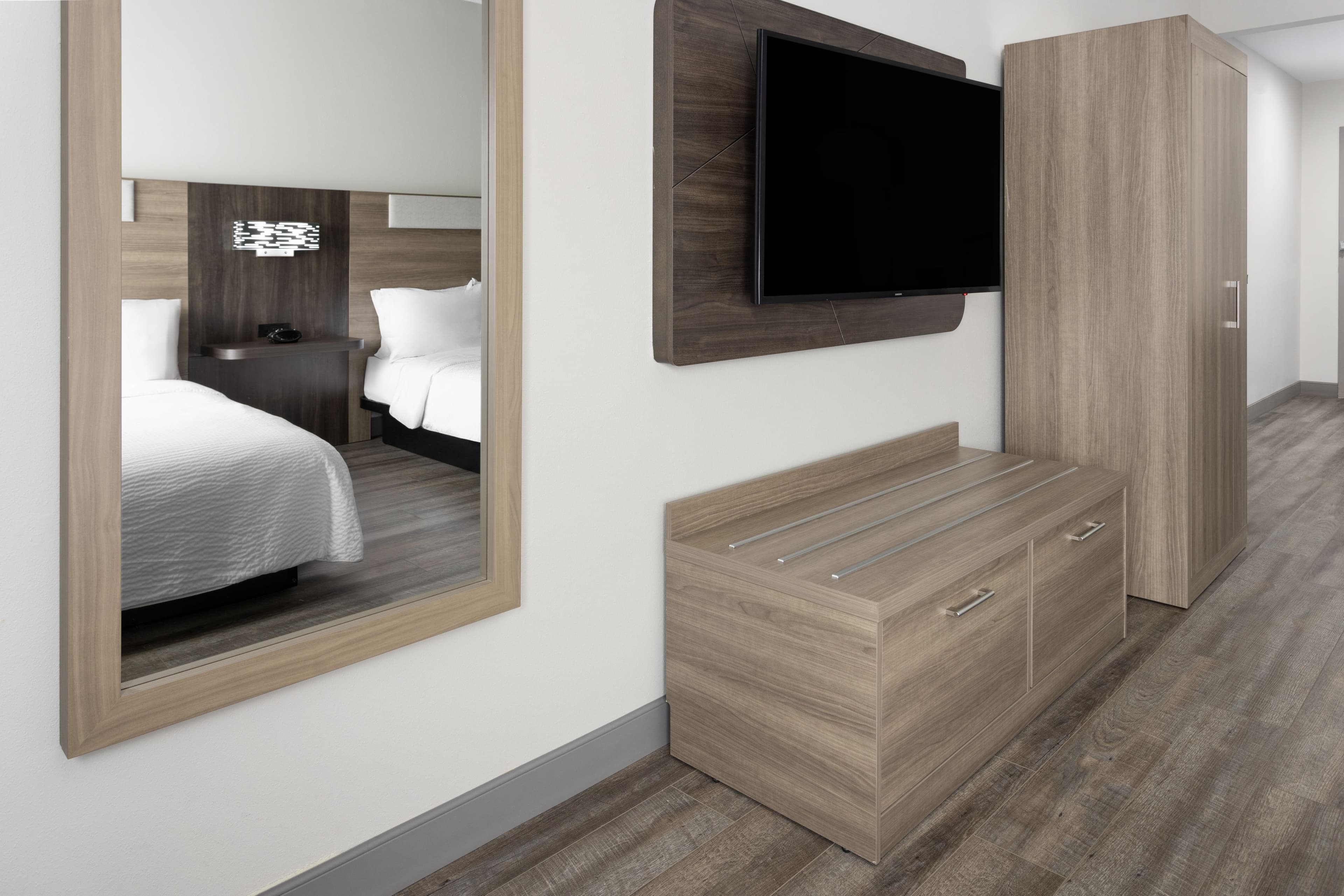 Holiday Inn Express & Suites Leesburg - Historic District — 16