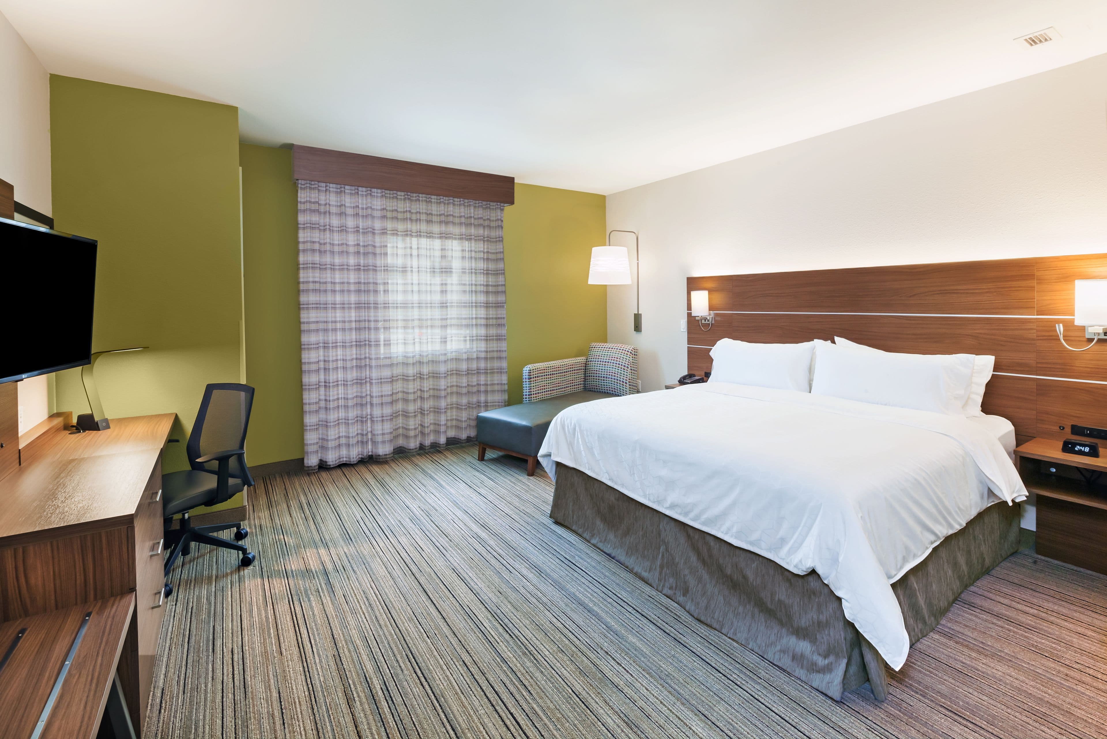 Holiday Inn Express & Suites Lenexa - Overland Park Area — 7