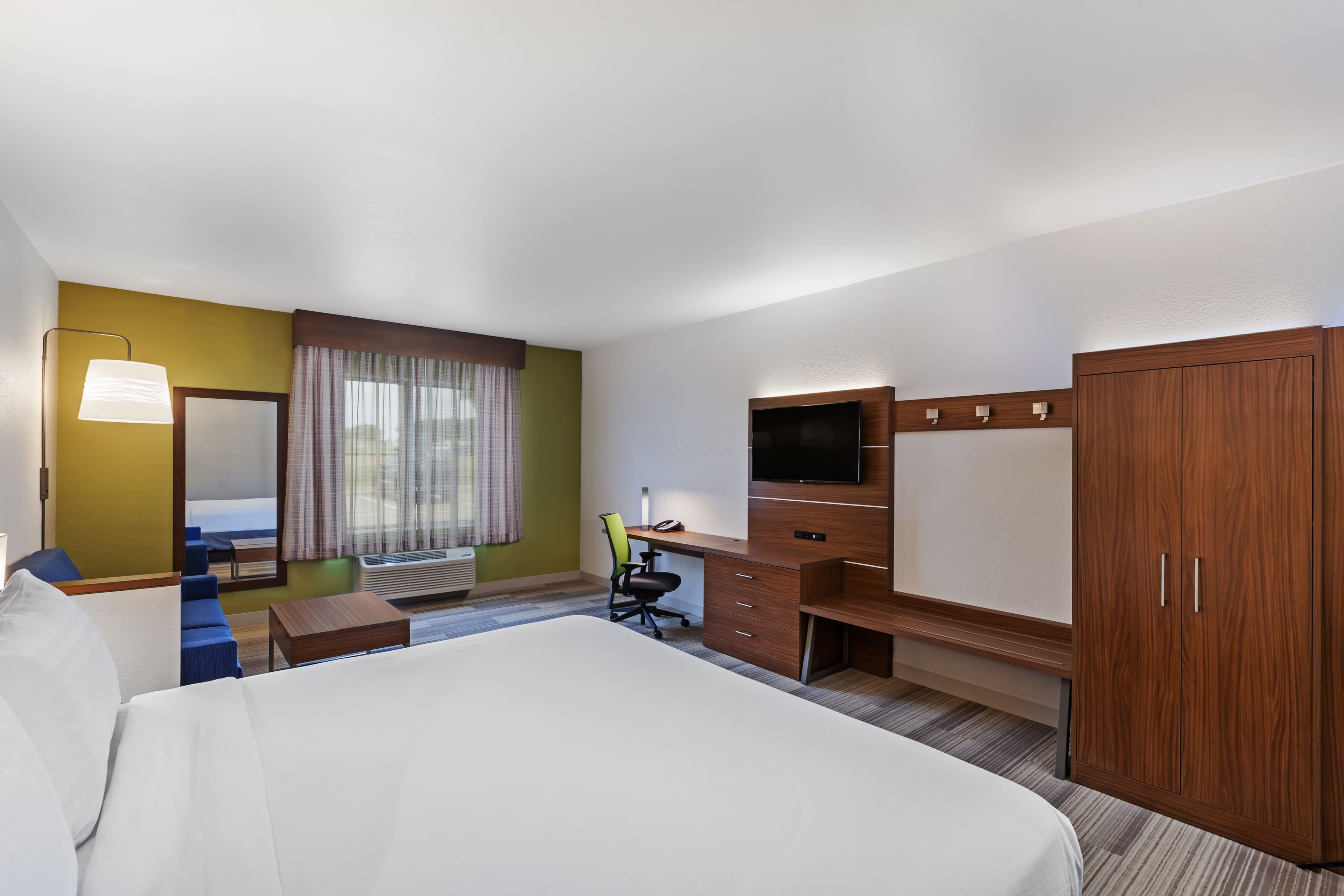 Holiday Inn Express & Suites Dallas Lewisville - Image 2