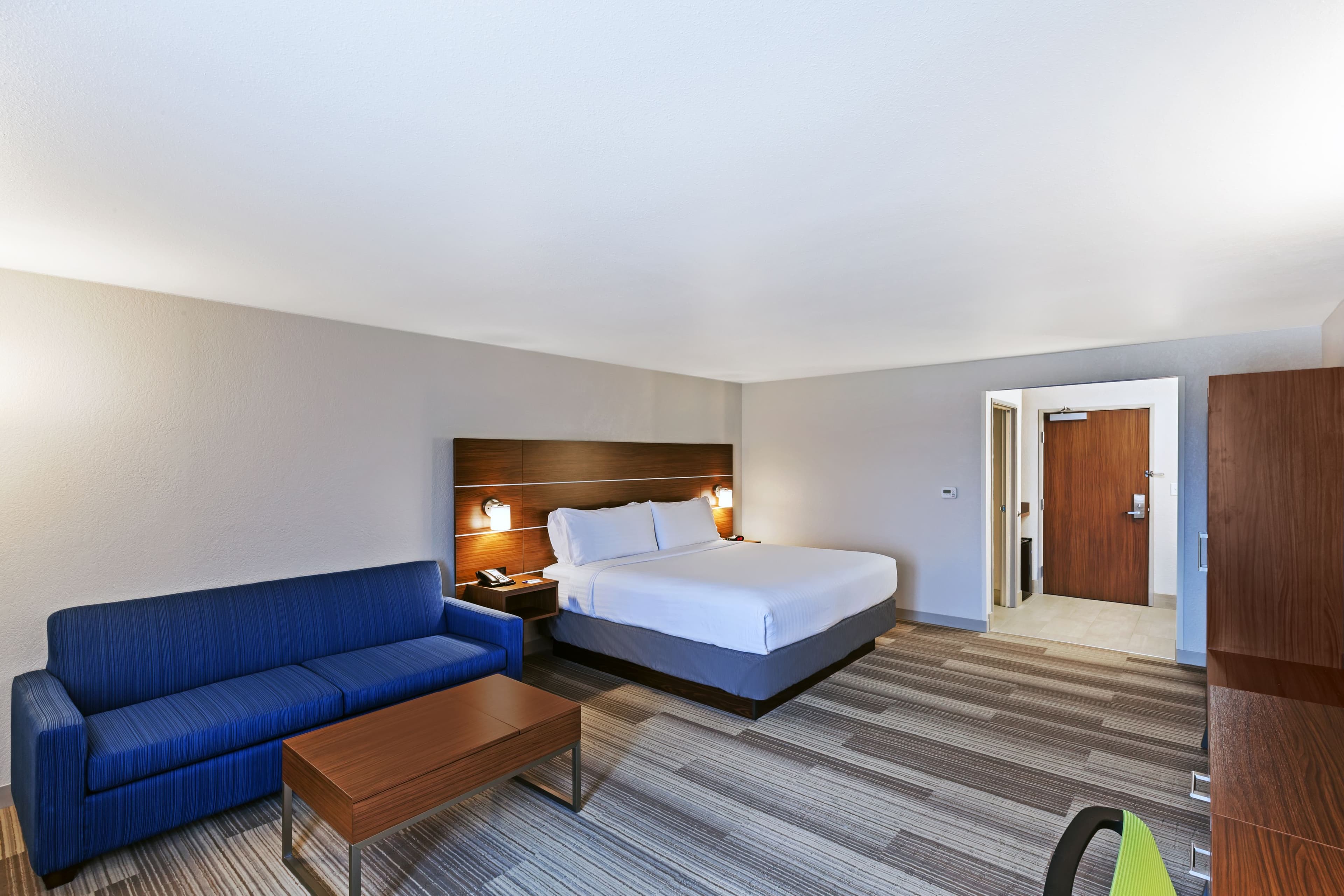 Holiday Inn Express & Suites Dallas Lewisville - Image 5