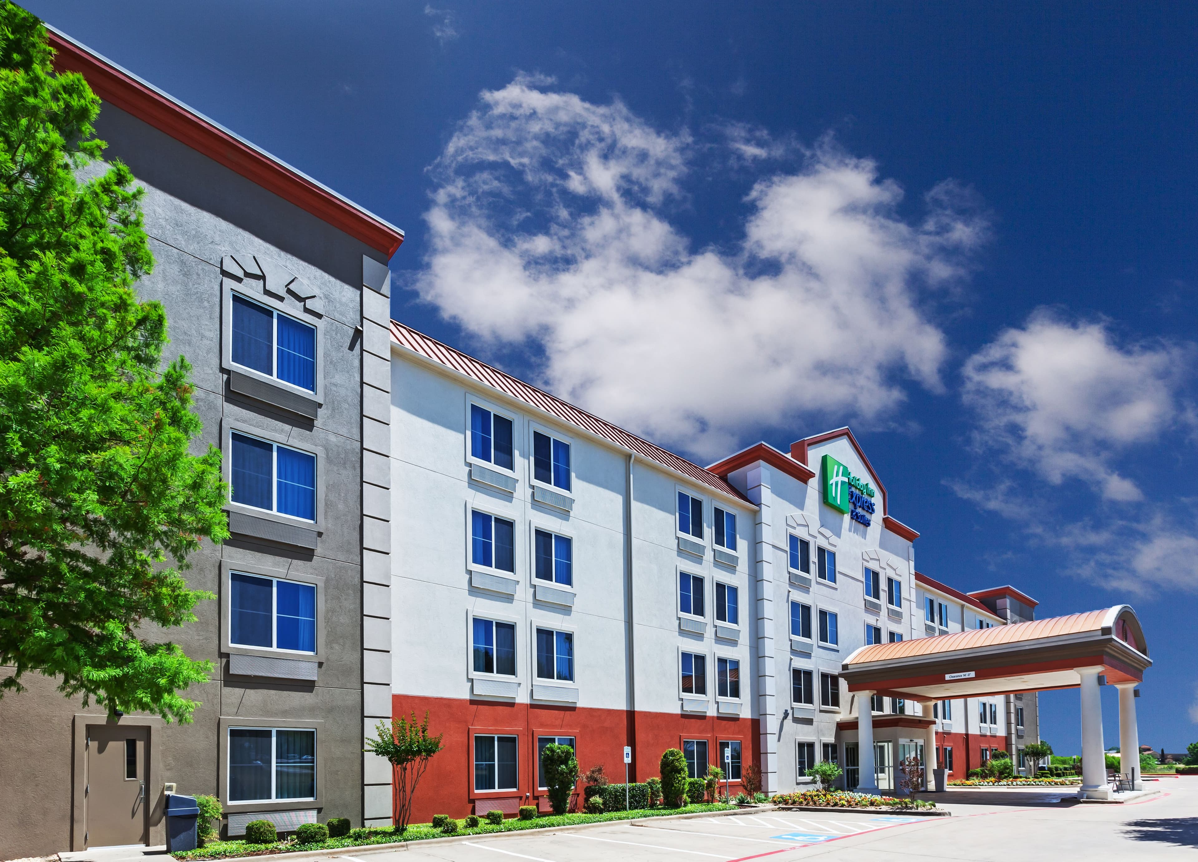 Holiday Inn Express & Suites Dallas Lewisville - Image 1
