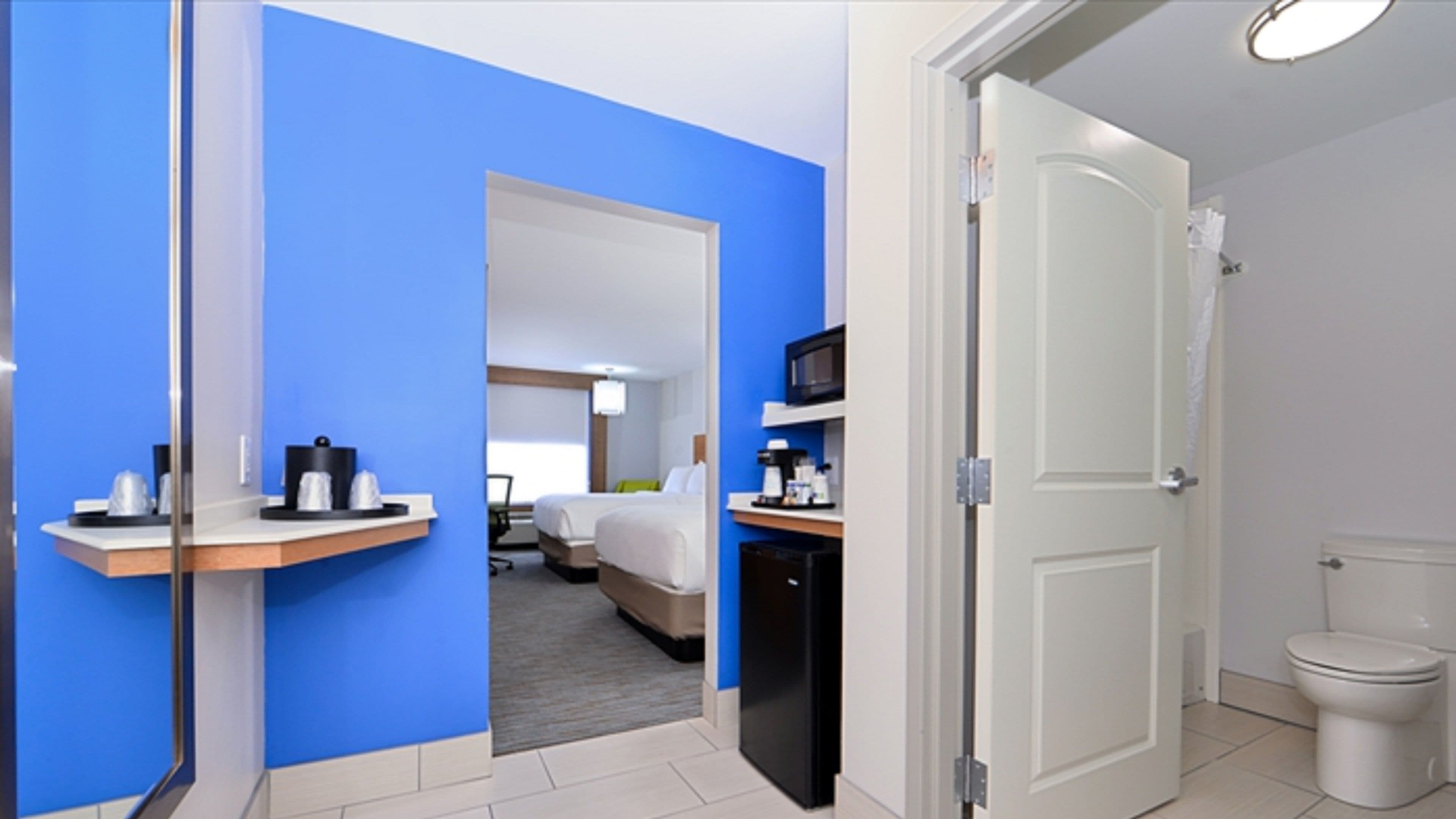 Holiday Inn Express & Suites Lexington - Hamburg Area — 11