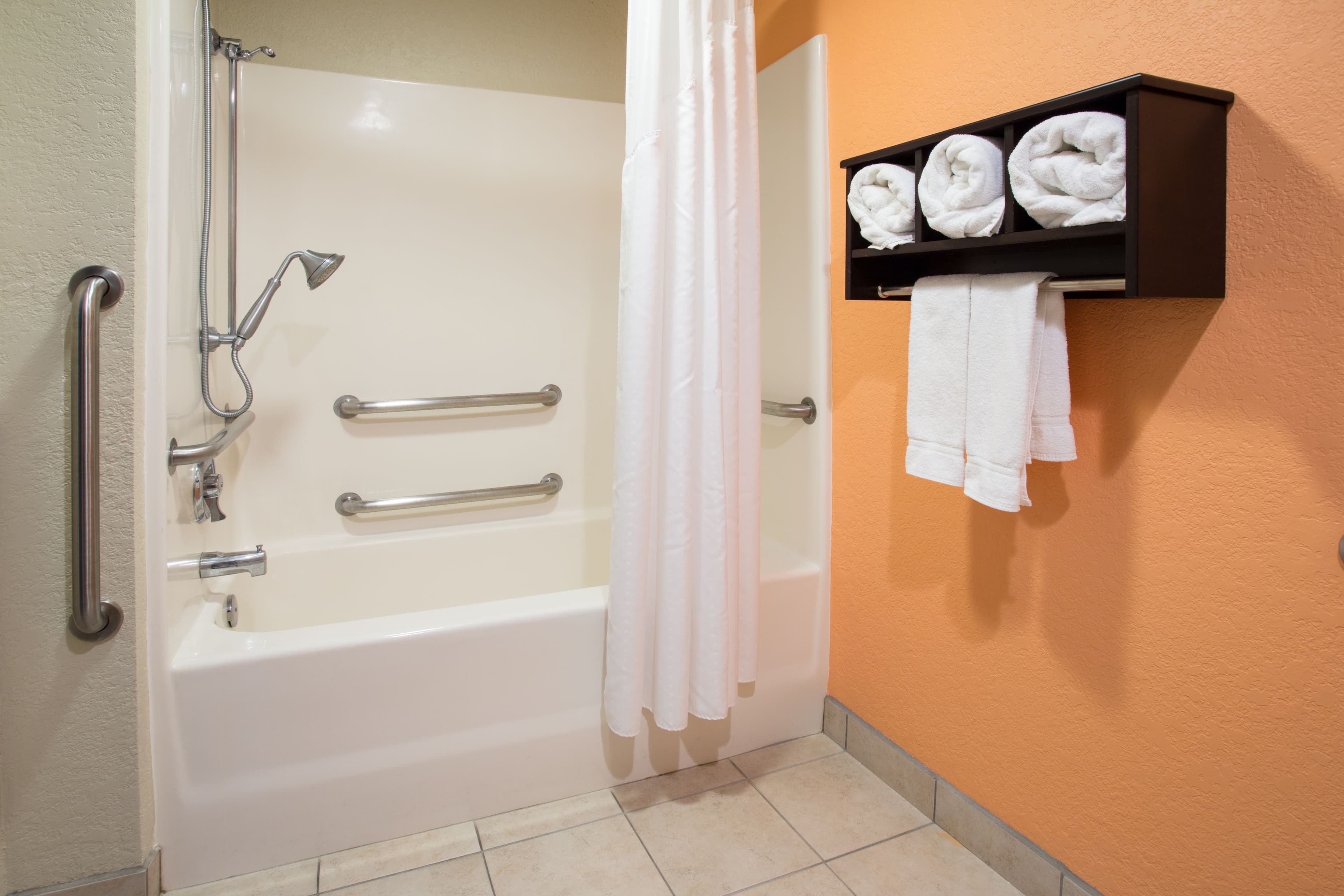 Holiday Inn Express & Suites Lexington — 6