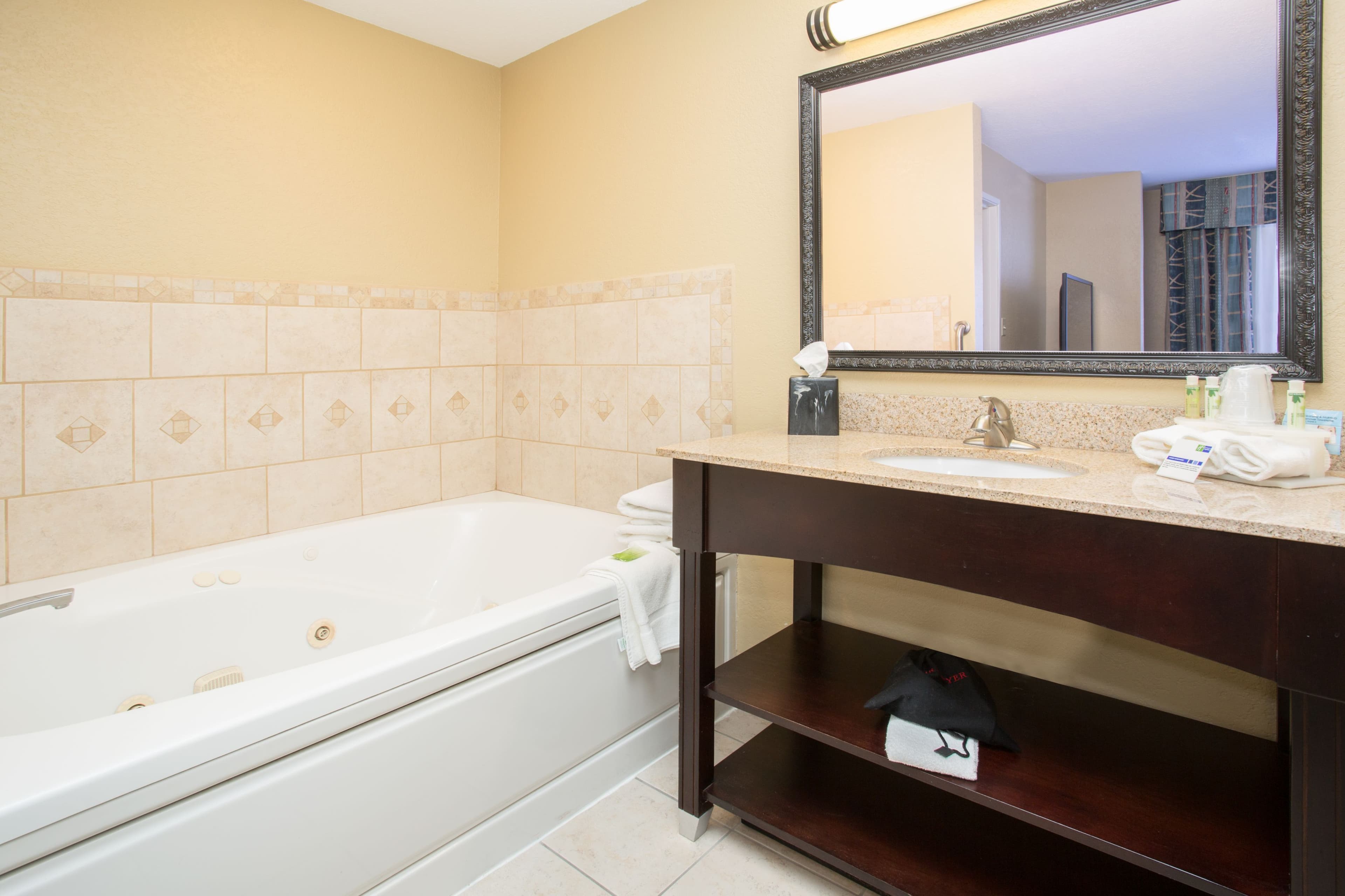 Holiday Inn Express & Suites Lexington — 9