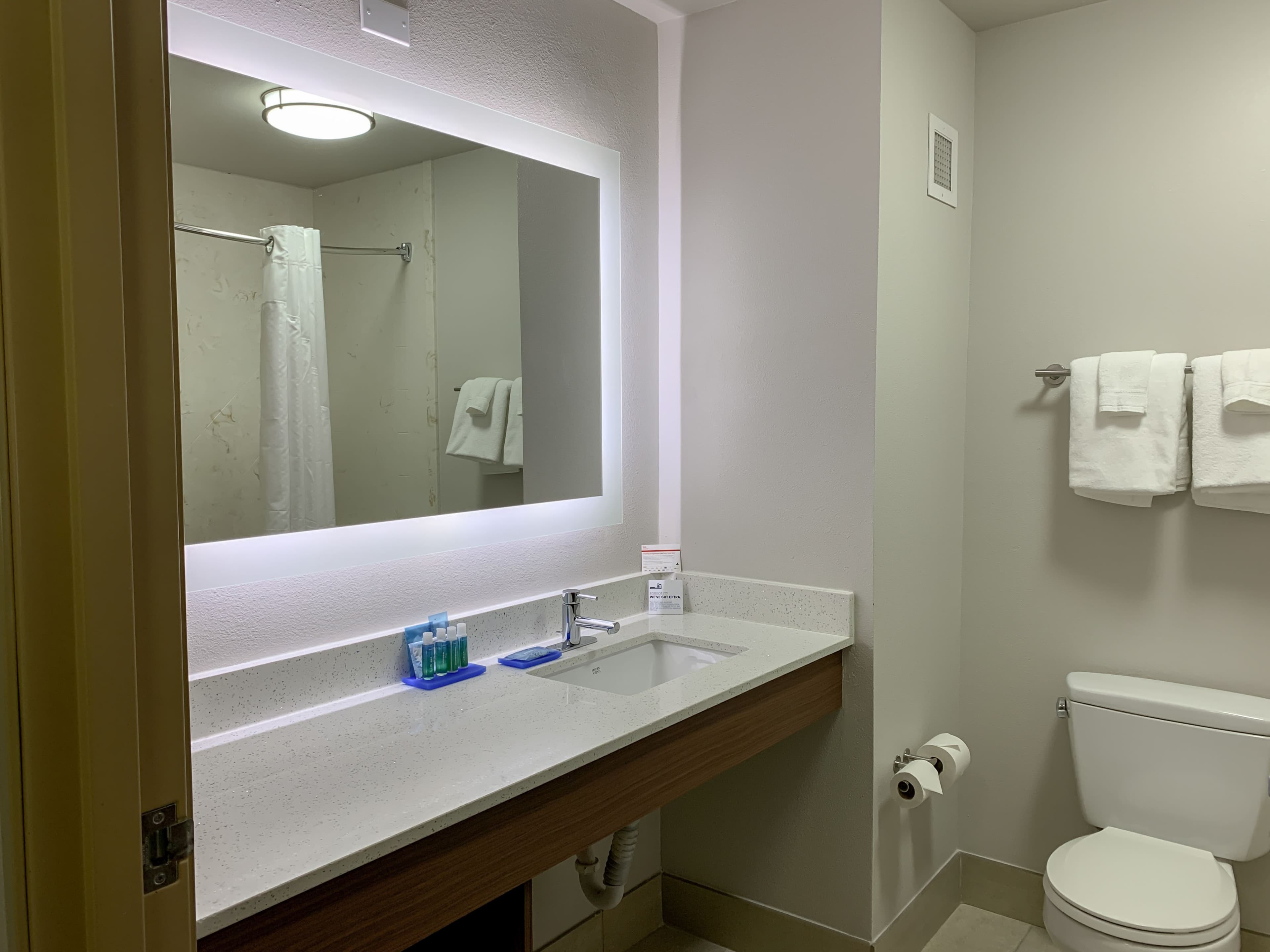 Holiday Inn Express & Suites Lexington Dtwn Area-Keeneland — 6