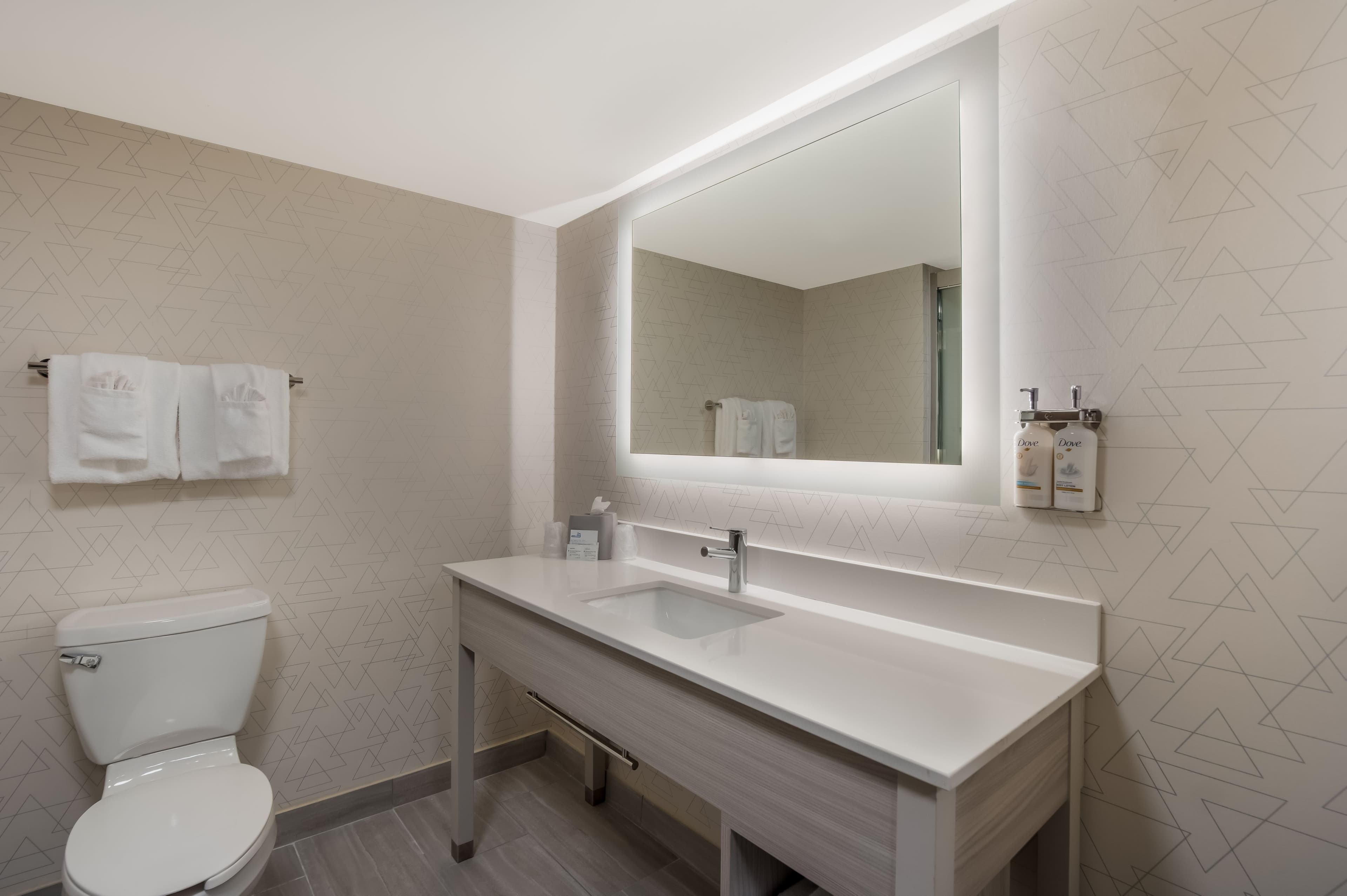Holiday Inn Express & Suites Lexington — 6