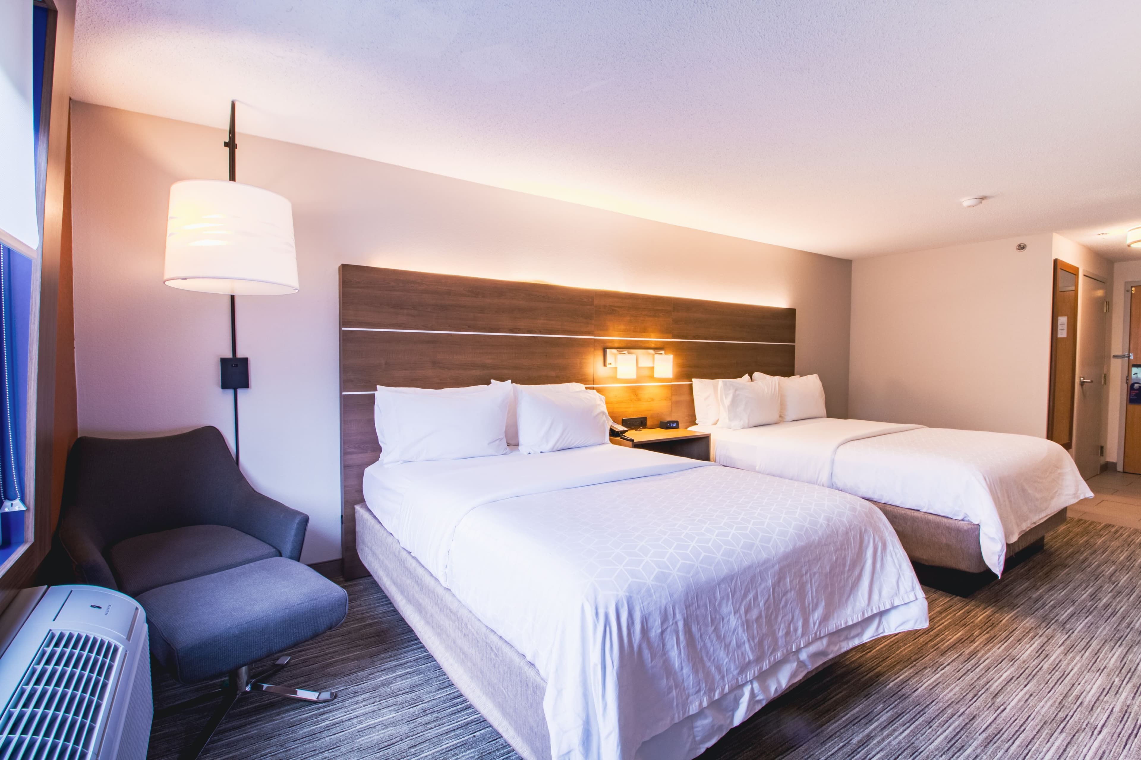 Holiday Inn Express & Suites Lincoln East - White Mountains — 20