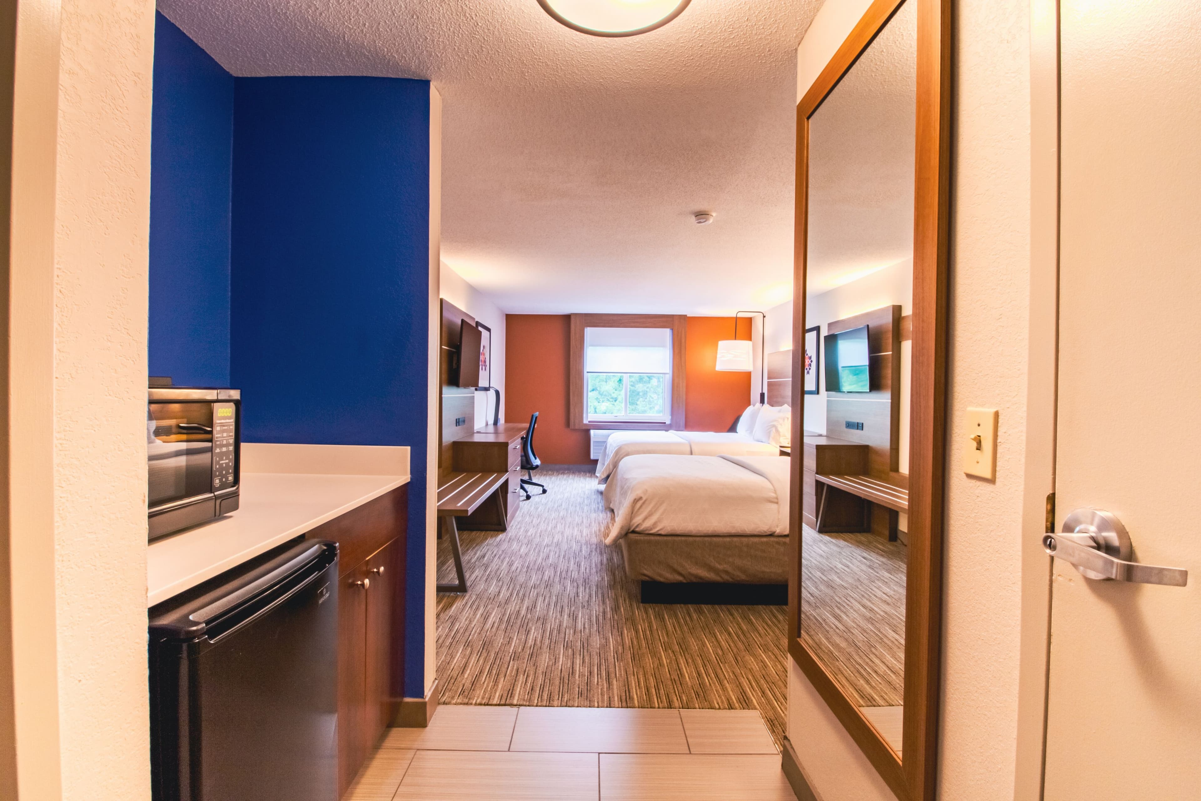 Holiday Inn Express & Suites Lincoln East - White Mountains — 17