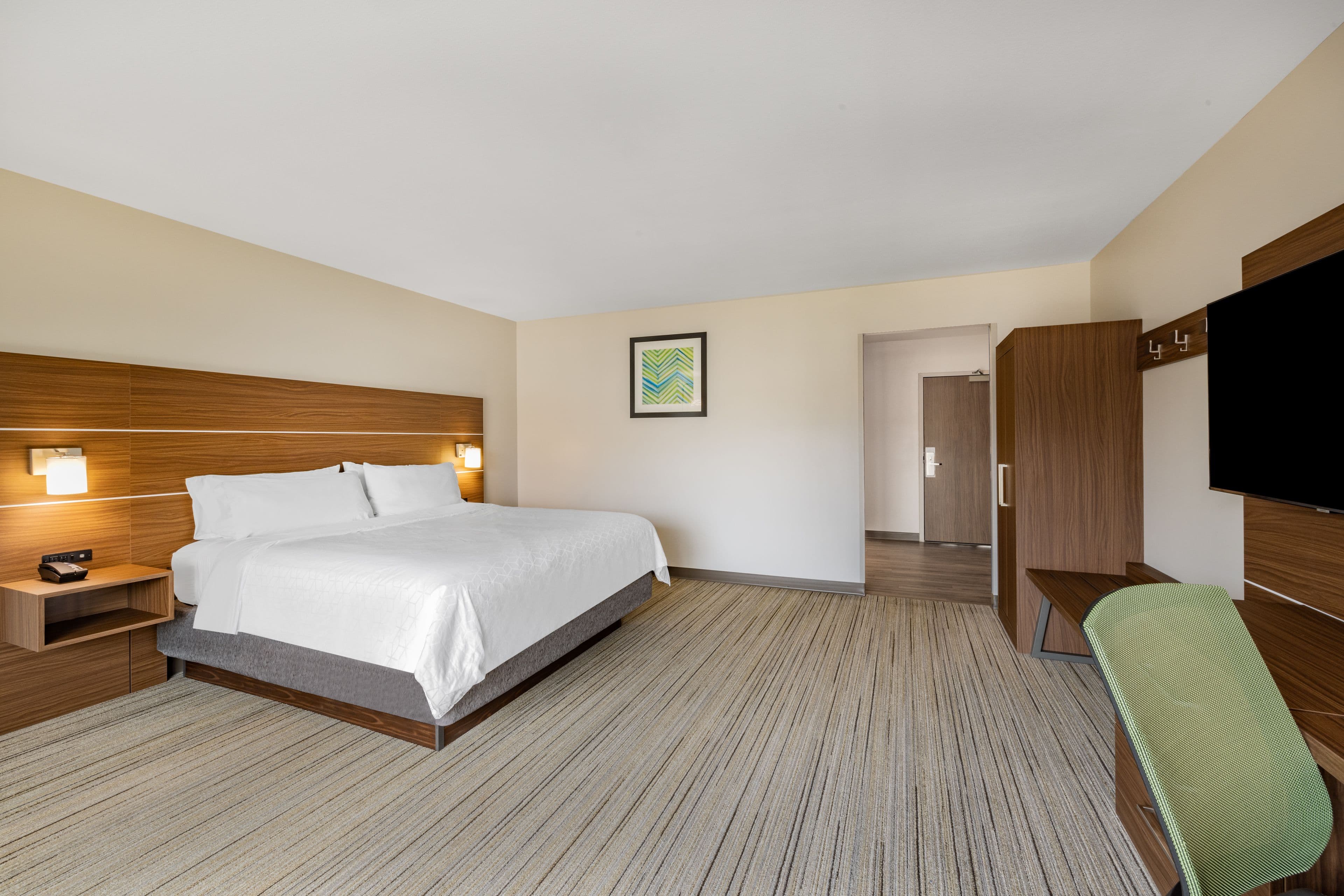 Holiday Inn Express & Suites Lincoln Downtown — 11