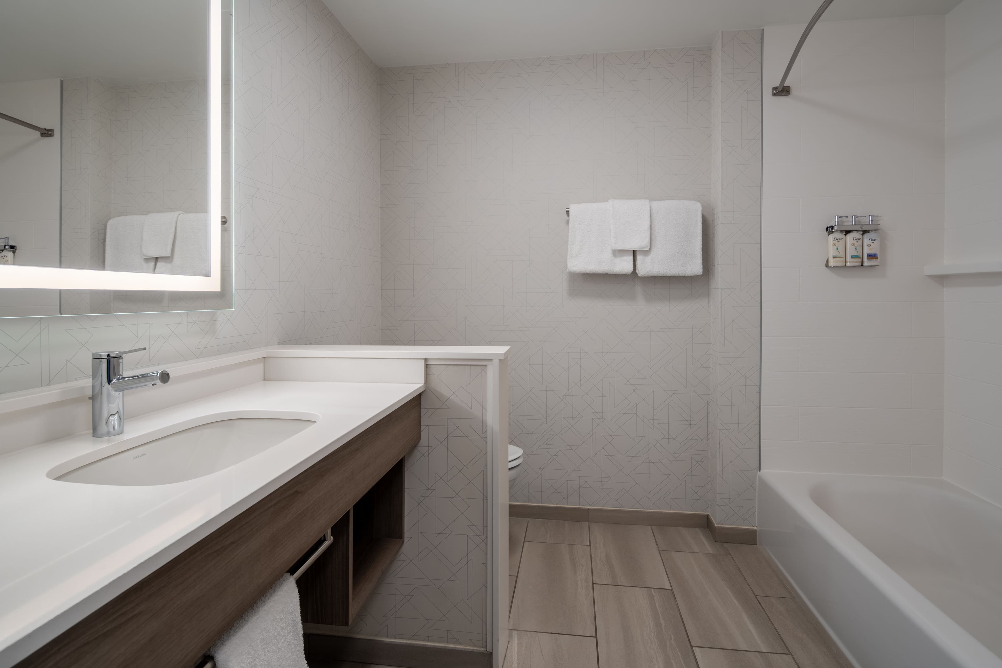 Holiday Inn Express & Suites Linden - Newark South — 9
