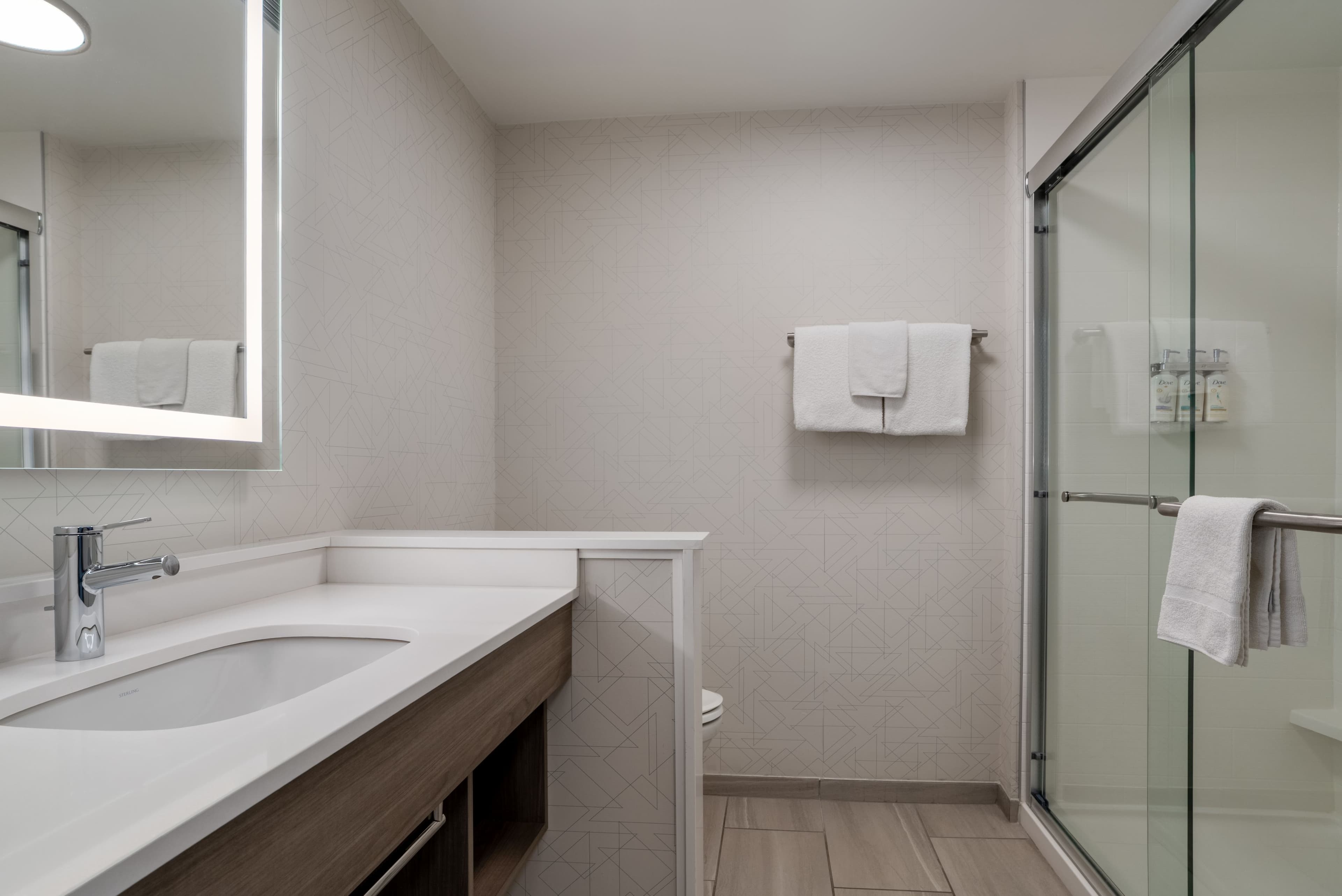 Holiday Inn Express & Suites Linden - Newark South — 8