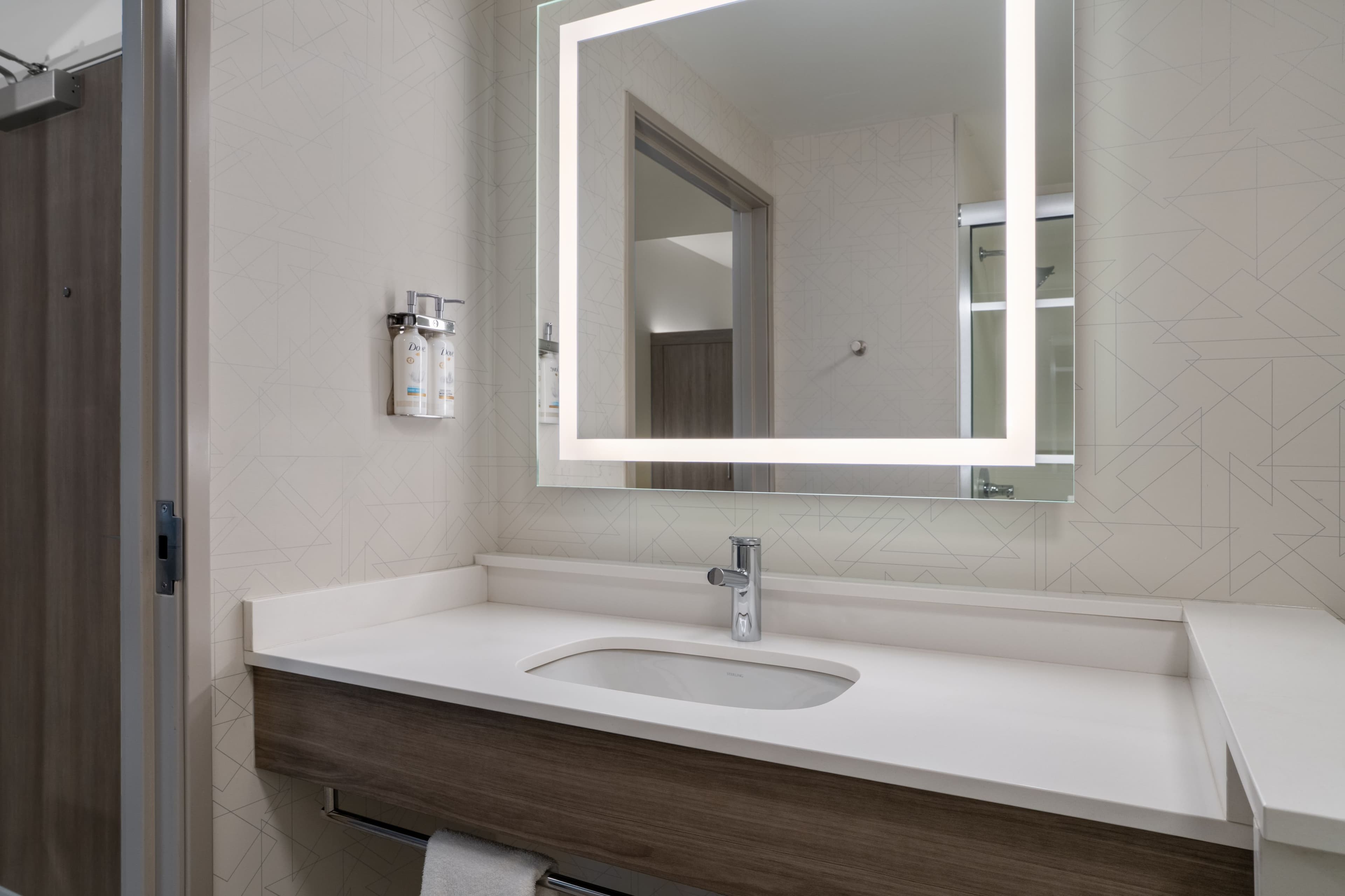 Holiday Inn Express & Suites Linden - Newark South — 5