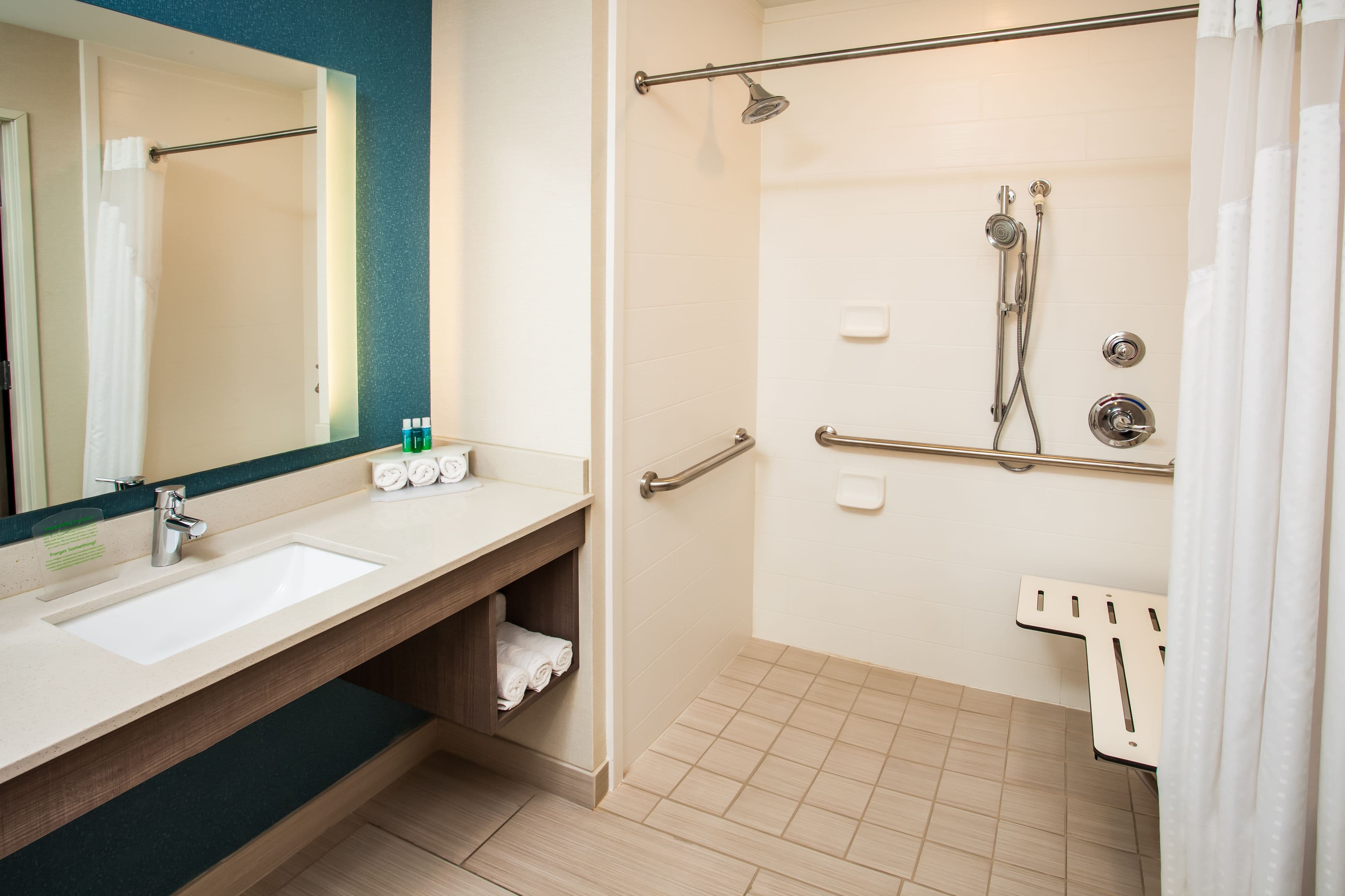 Holiday Inn Express & Suites Litchfield West — 12