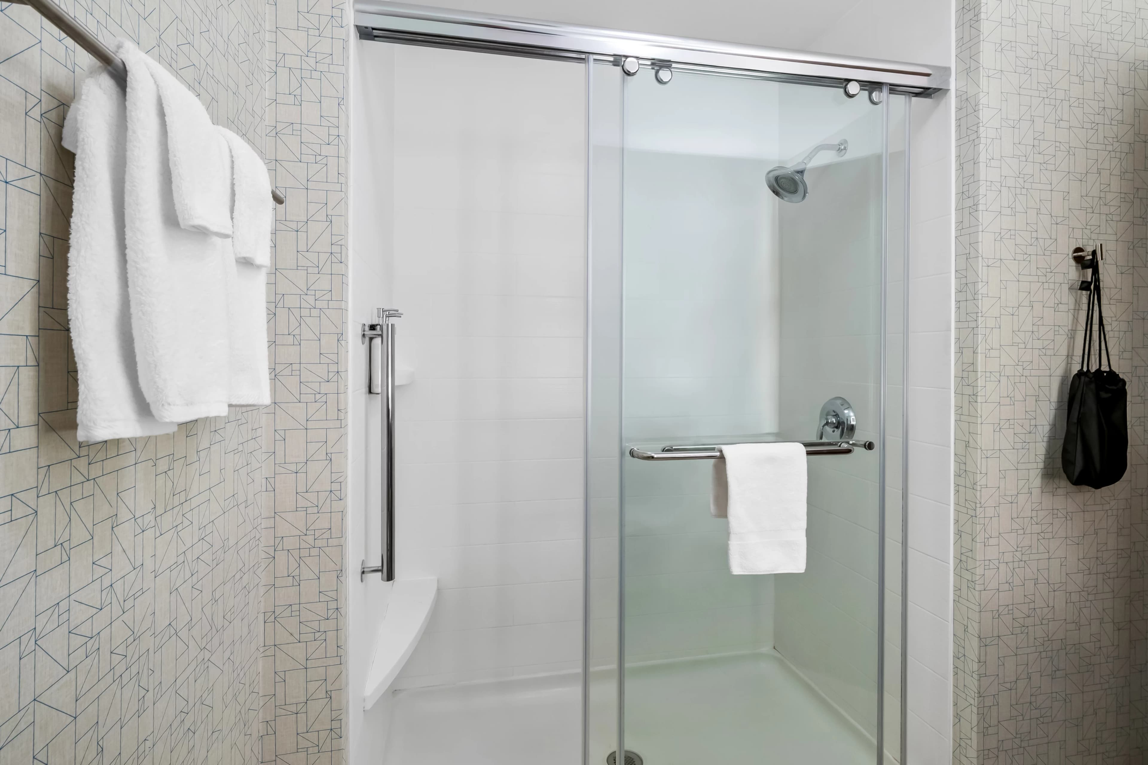 Holiday Inn Express & Suites Detroit Northwest - Livonia — 3