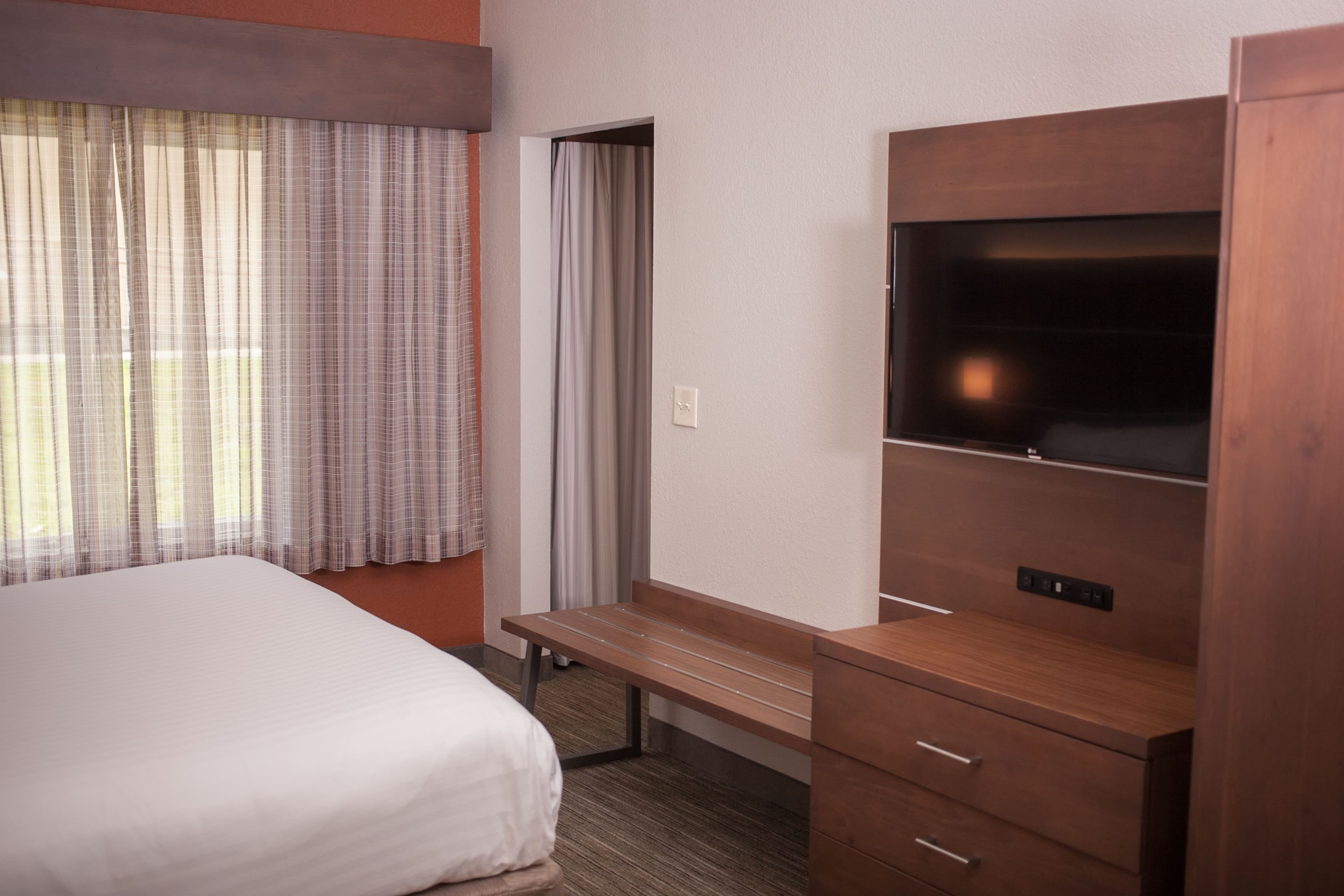 Holiday Inn Express & Suites Logan — 6