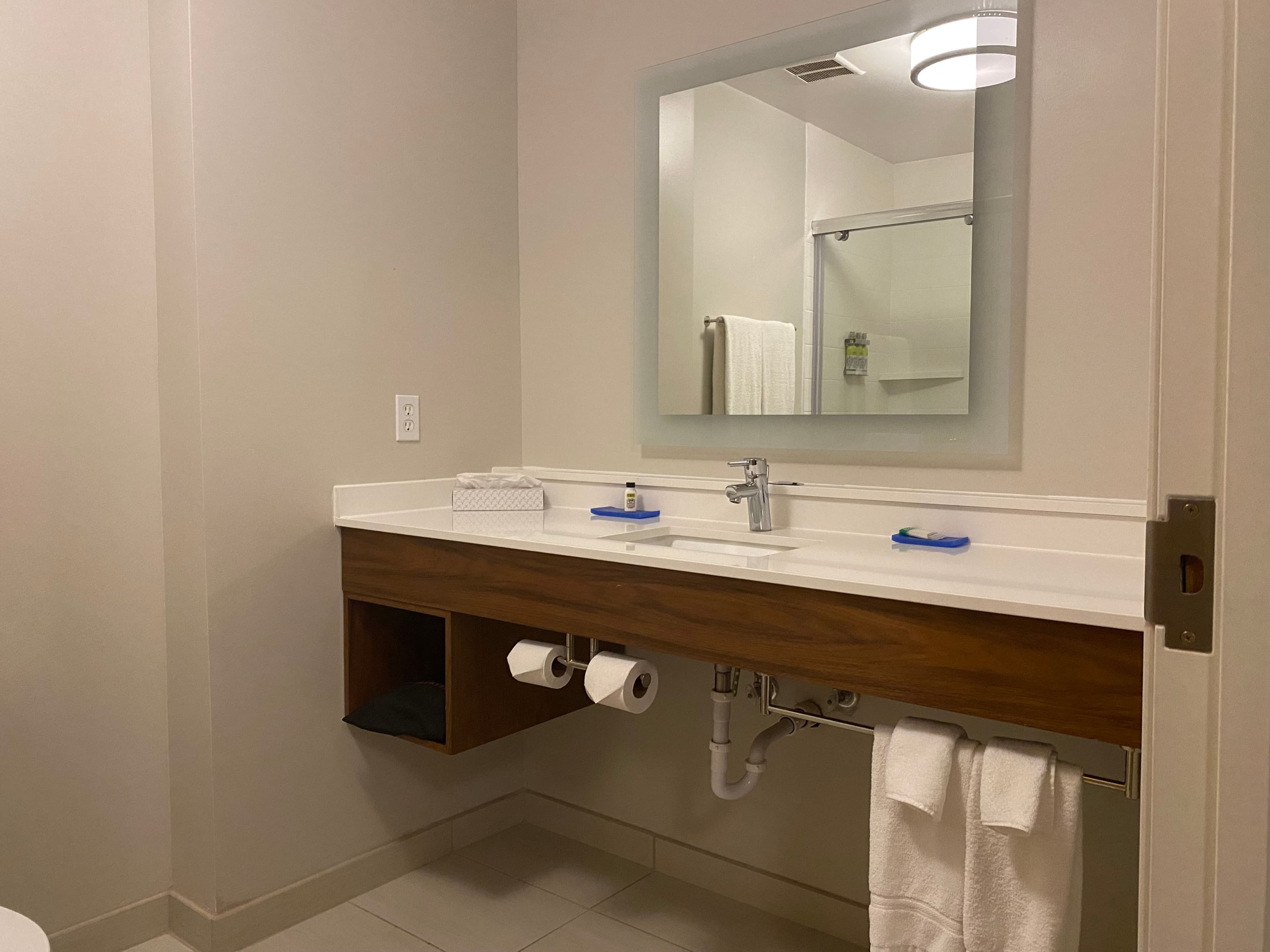 Holiday Inn Express & Suites Logansport — 10