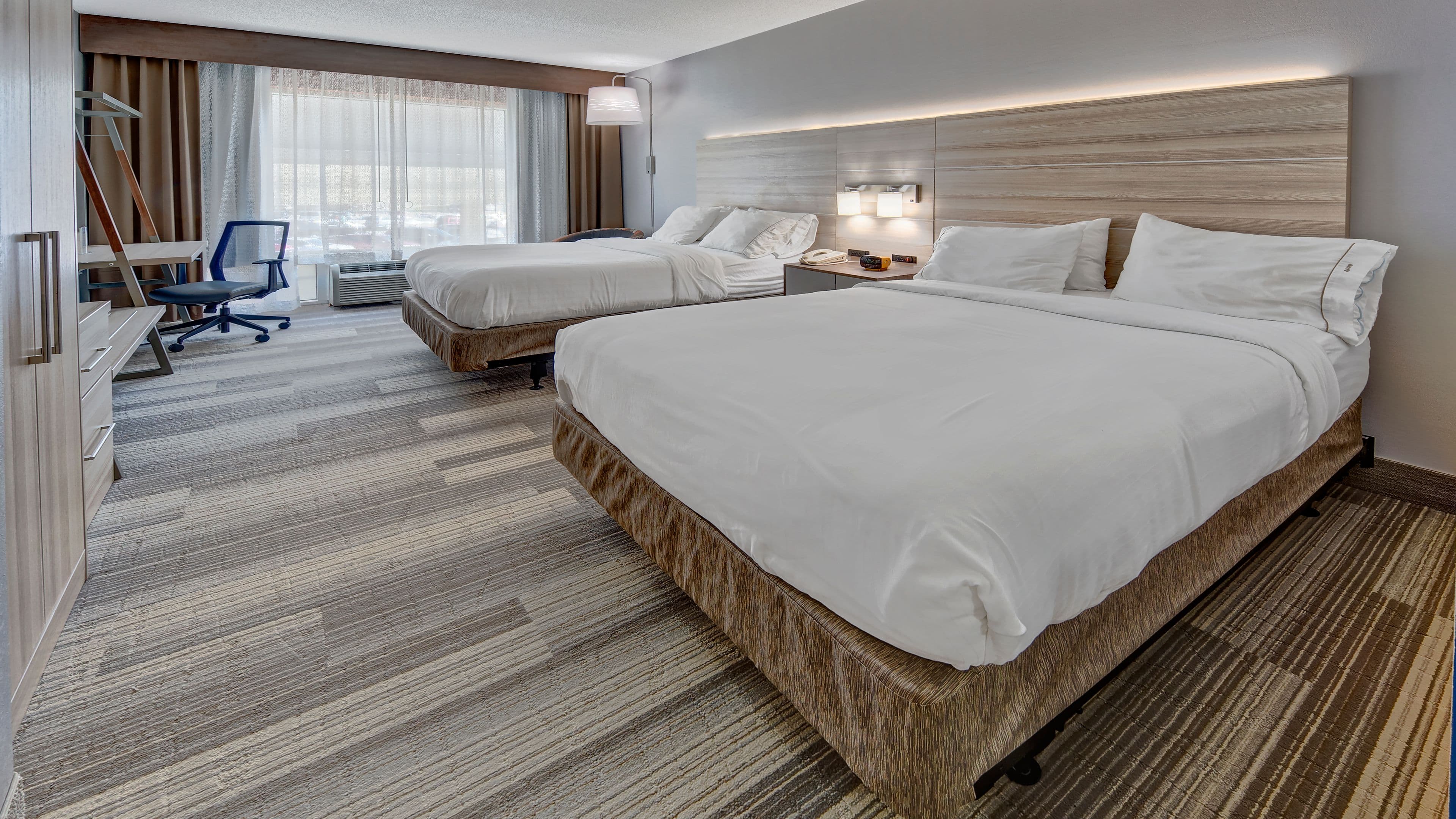 Holiday Inn Express & Suites London — 15