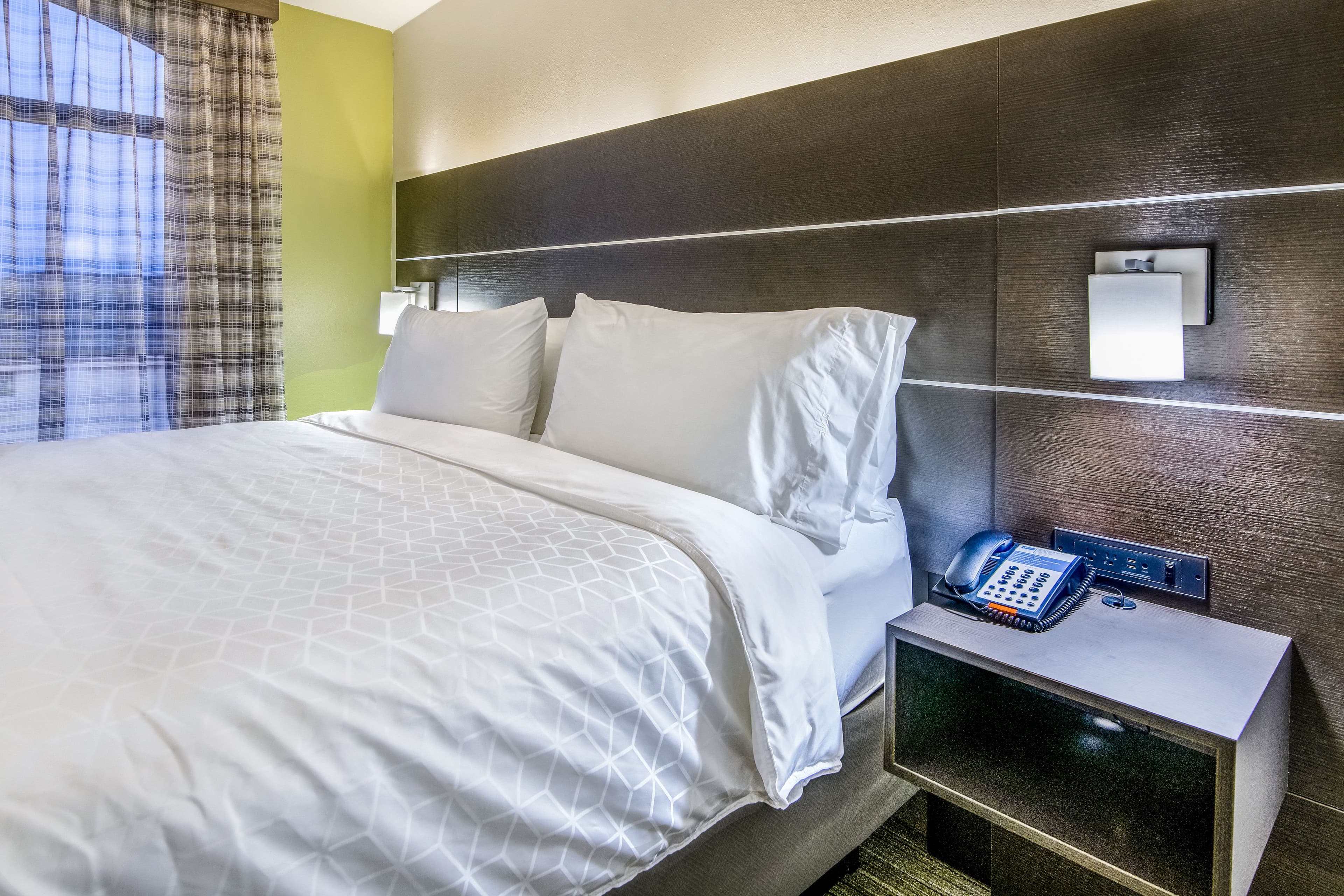 Holiday Inn Express & Suites Longview North — 2