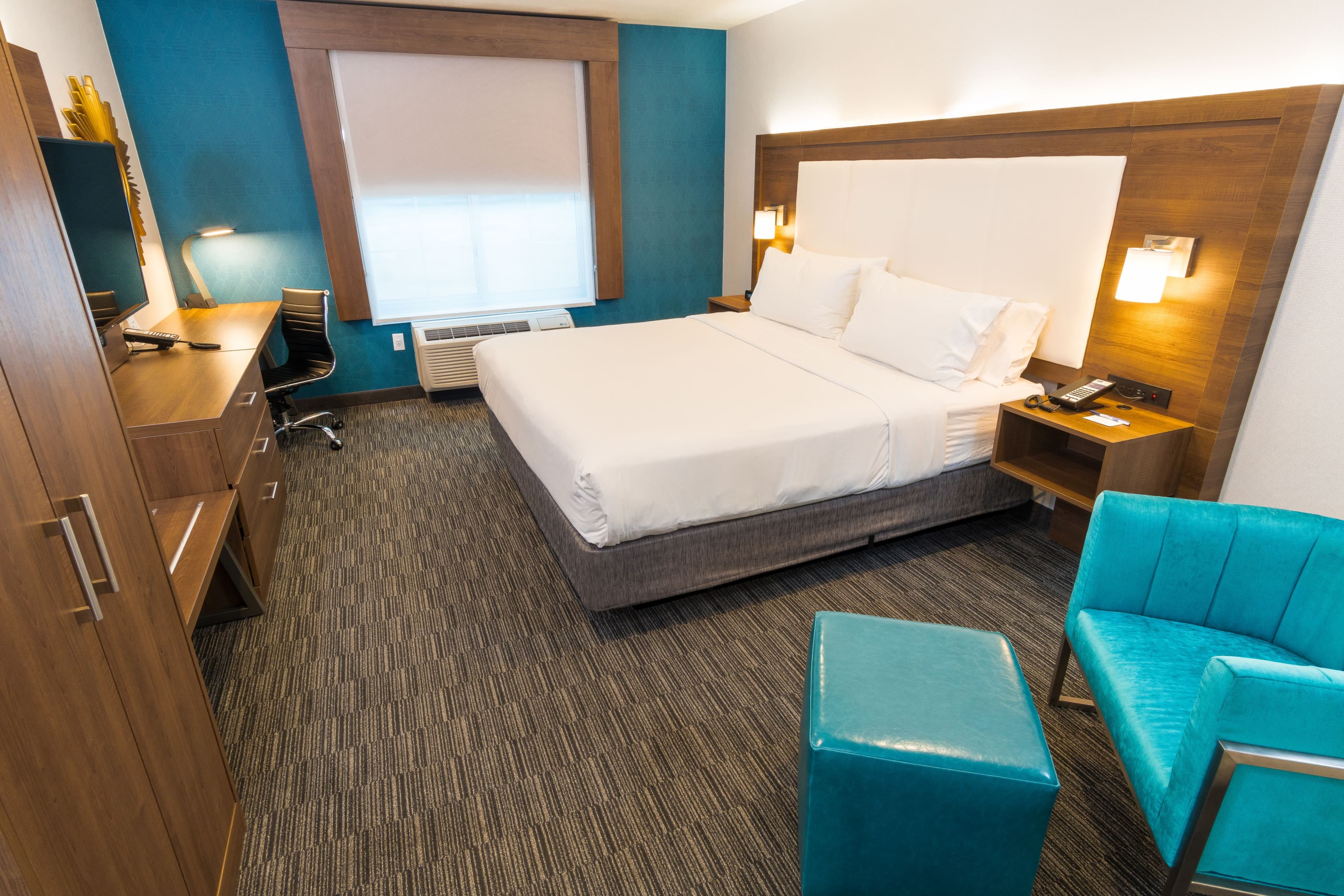 Holiday Inn Express & Suites Hollywood Walk Of Fame — 21
