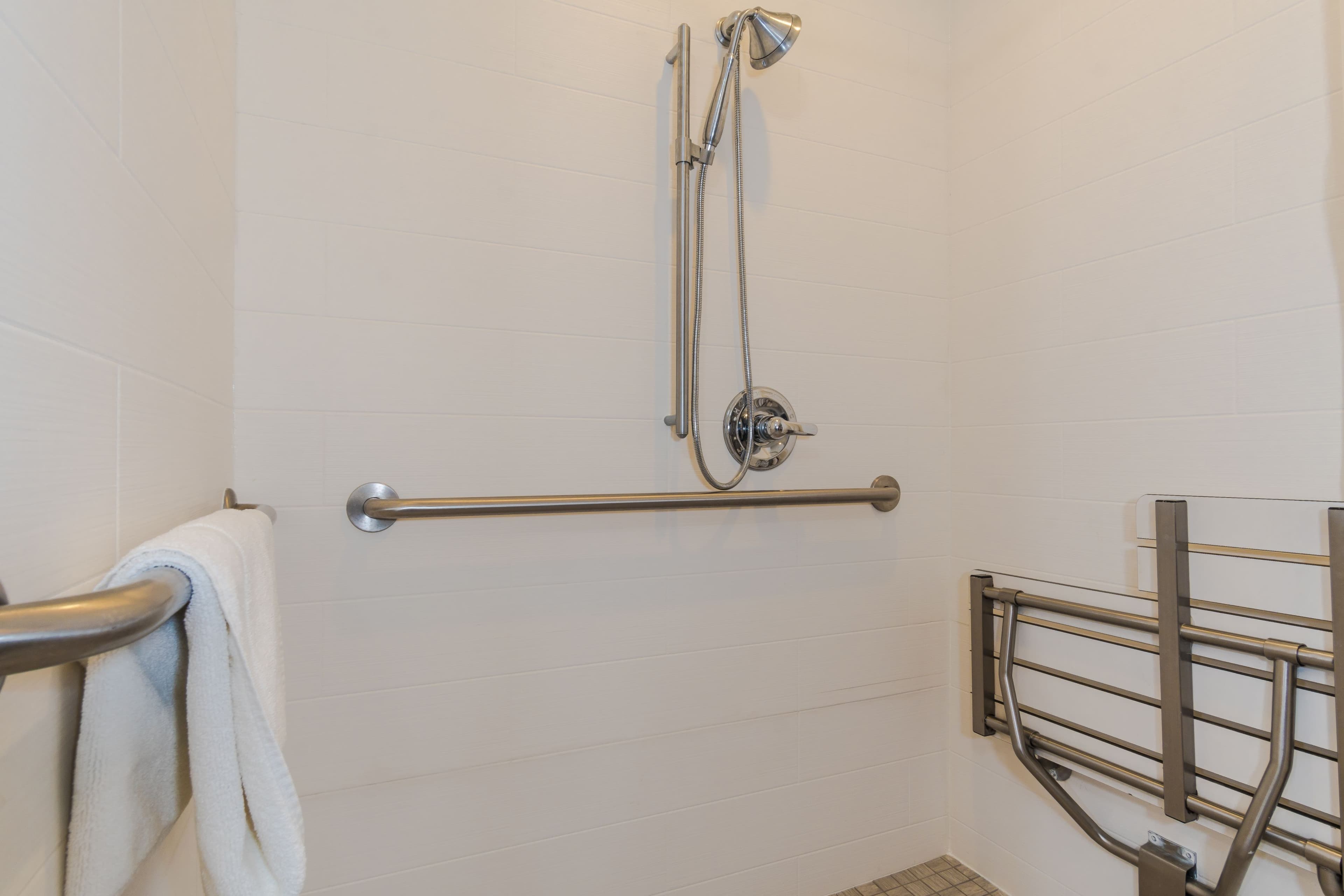 Holiday Inn Express & Suites Hollywood Walk Of Fame — 42