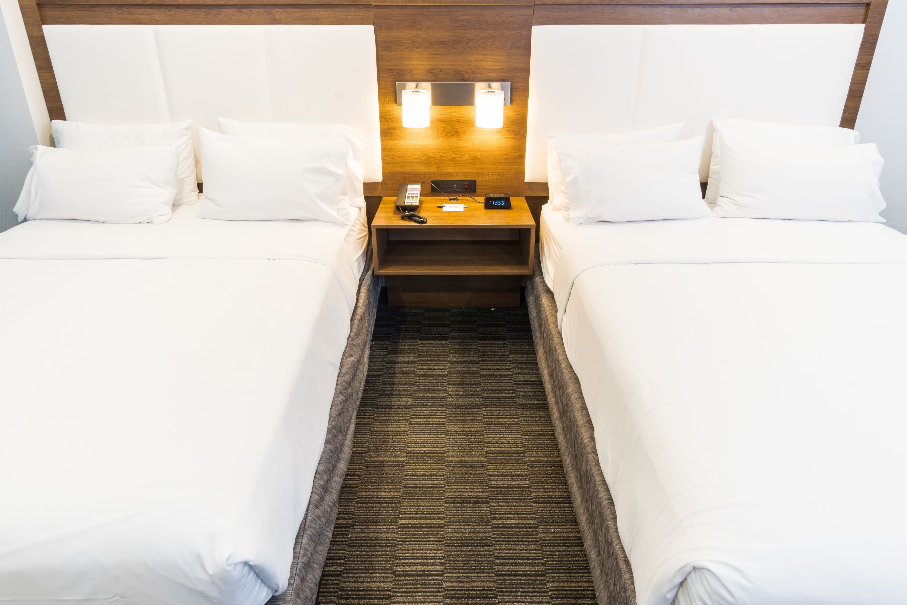 Holiday Inn Express & Suites Hollywood Walk Of Fame - Image 3