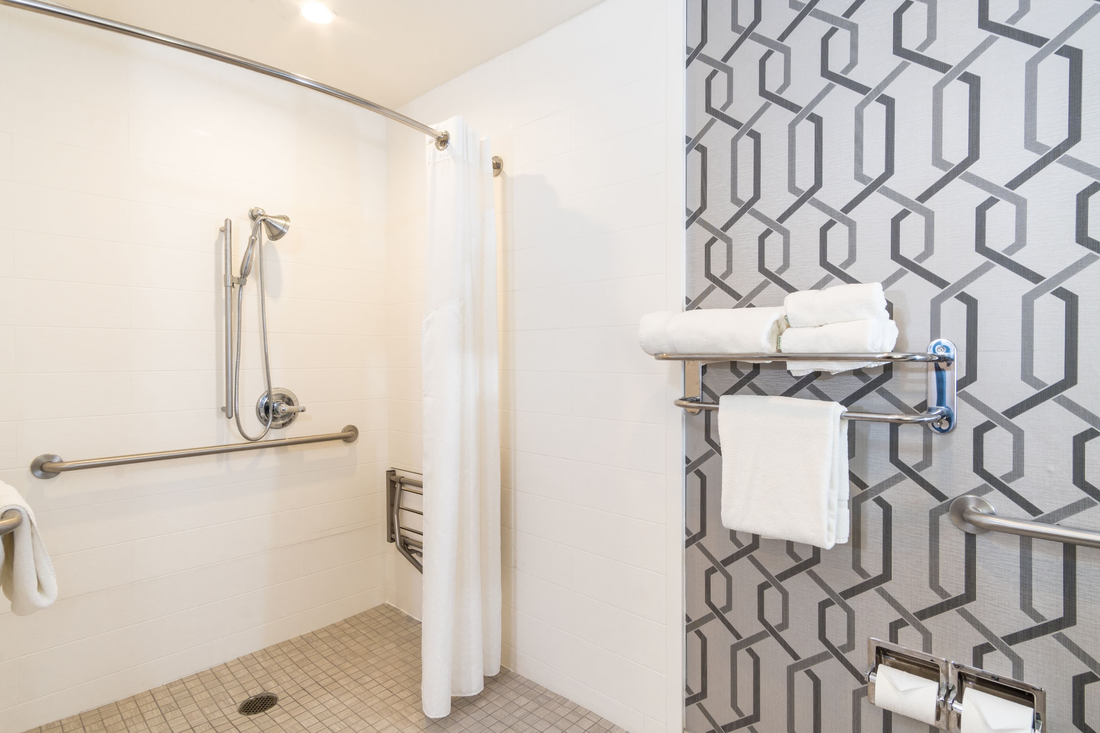 Holiday Inn Express & Suites Hollywood Walk Of Fame — 44