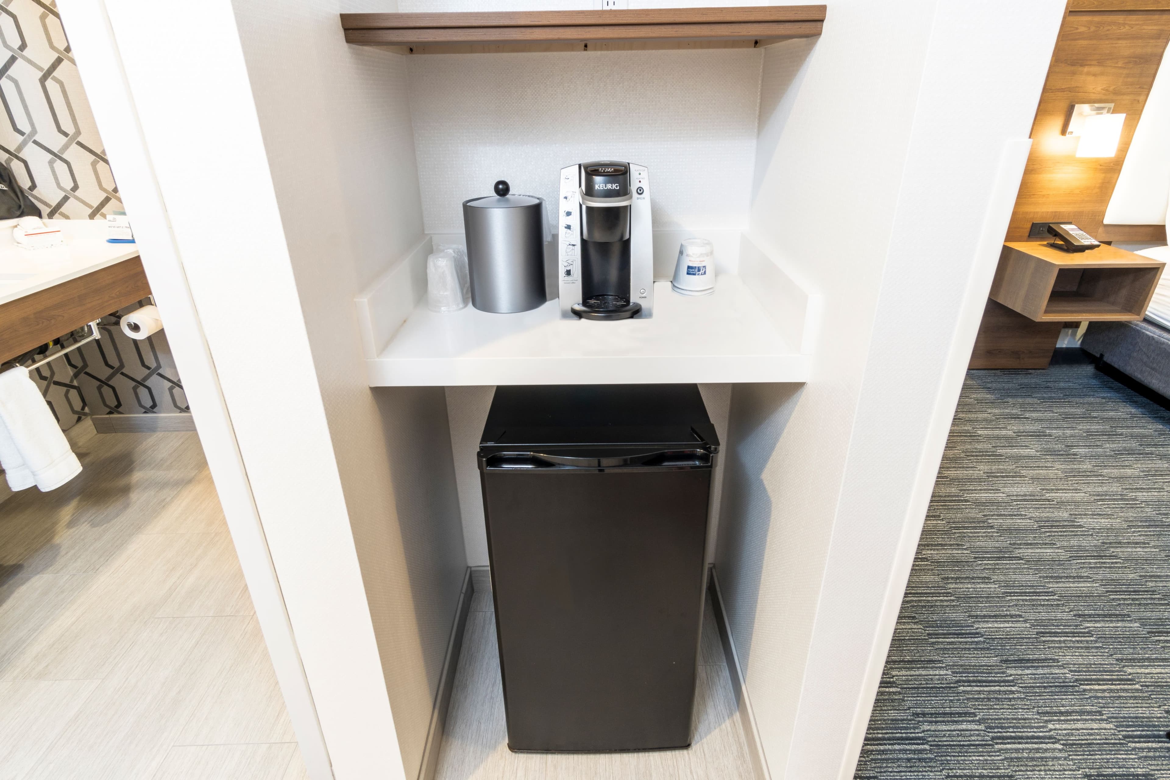 Holiday Inn Express & Suites Hollywood Walk Of Fame — 12