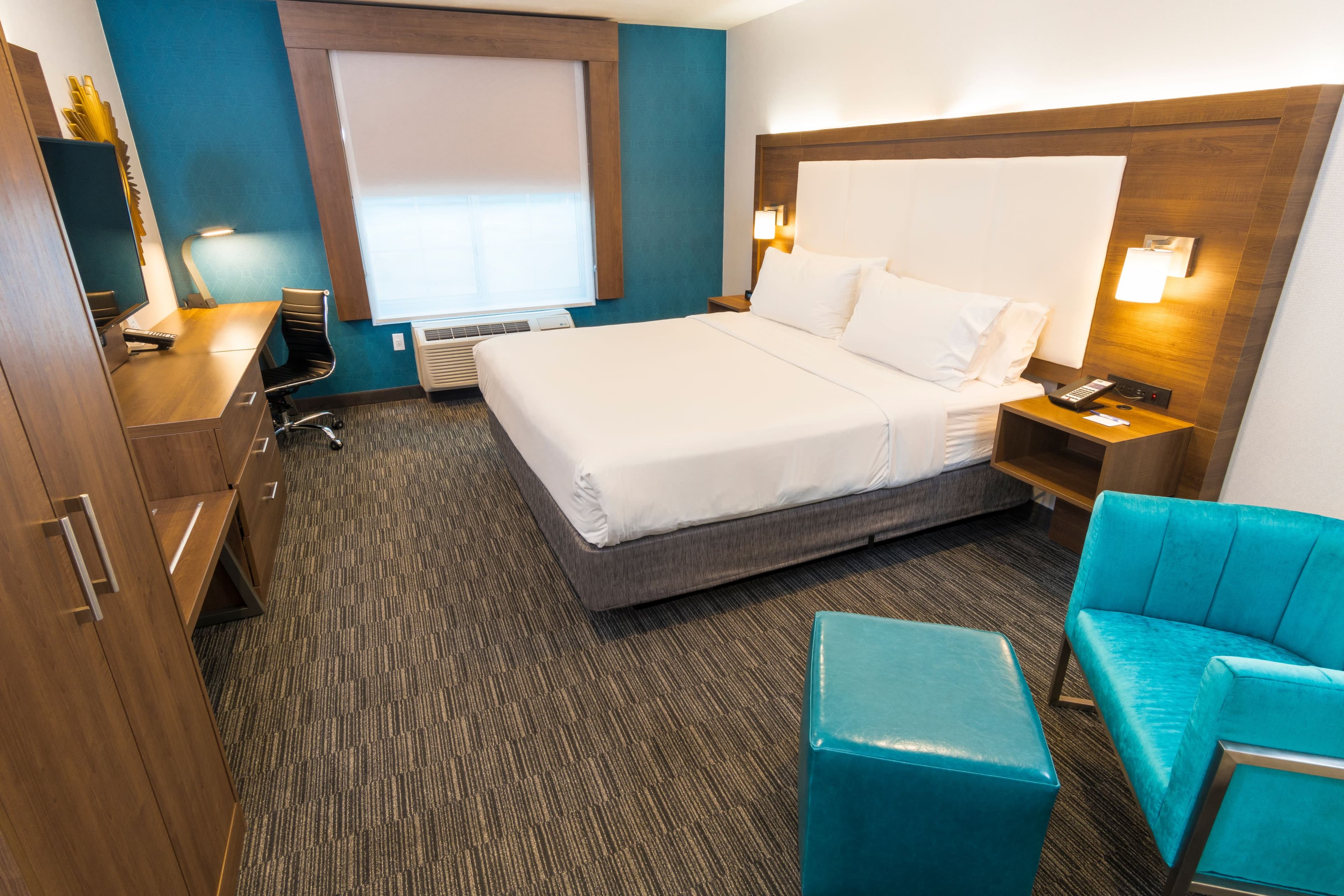 Holiday Inn Express & Suites Hollywood Walk Of Fame — 28
