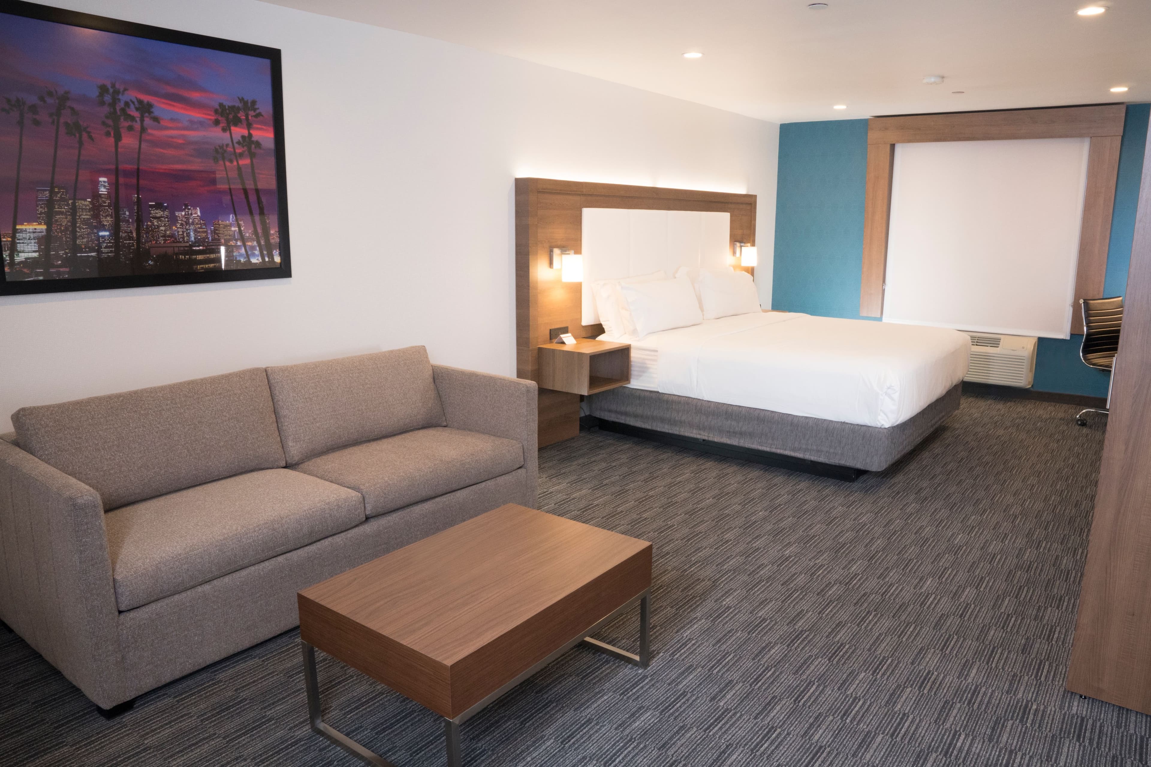 Holiday Inn Express & Suites Hollywood Walk Of Fame — 16