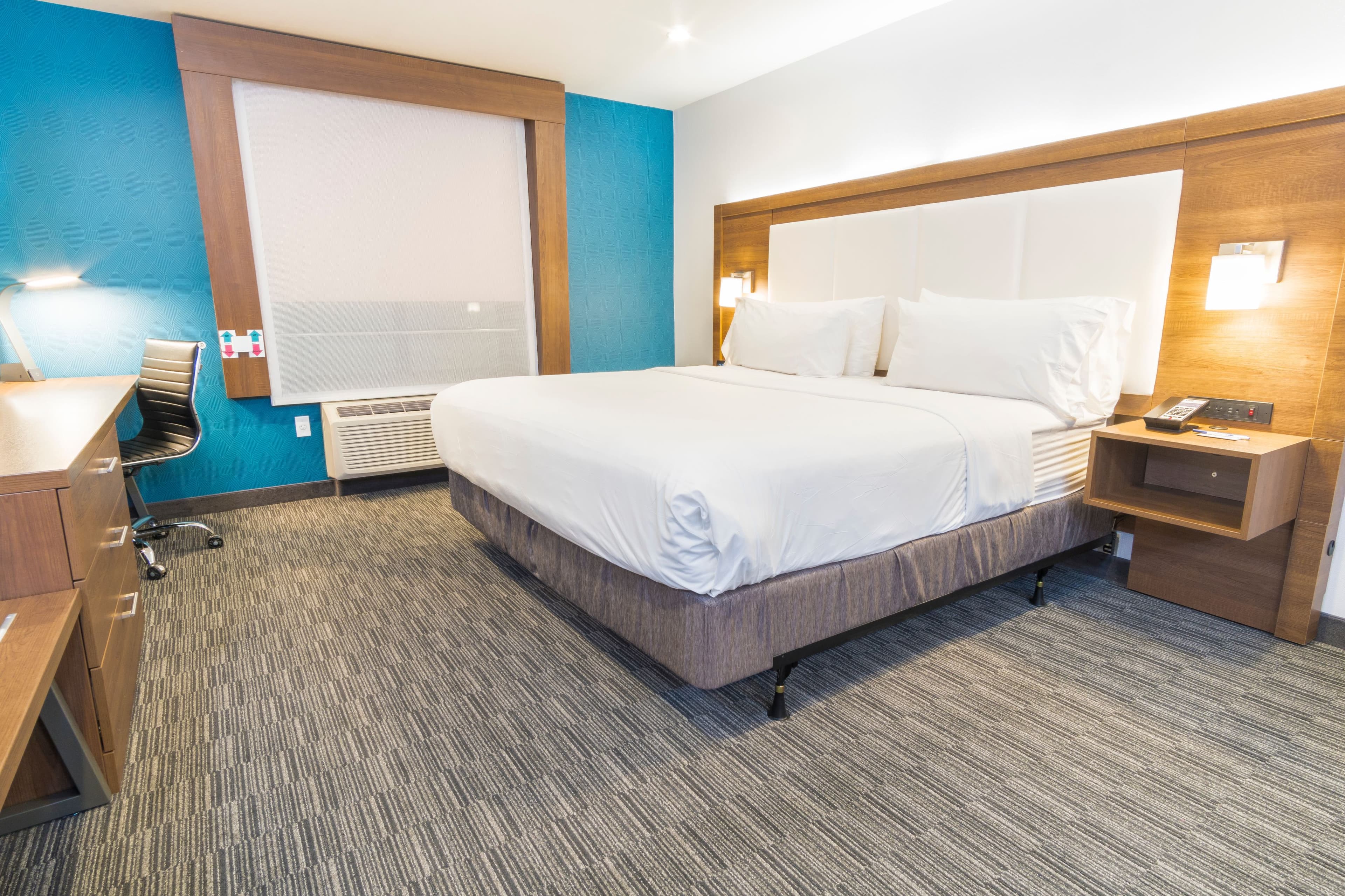 Holiday Inn Express & Suites Hollywood Walk Of Fame — 41