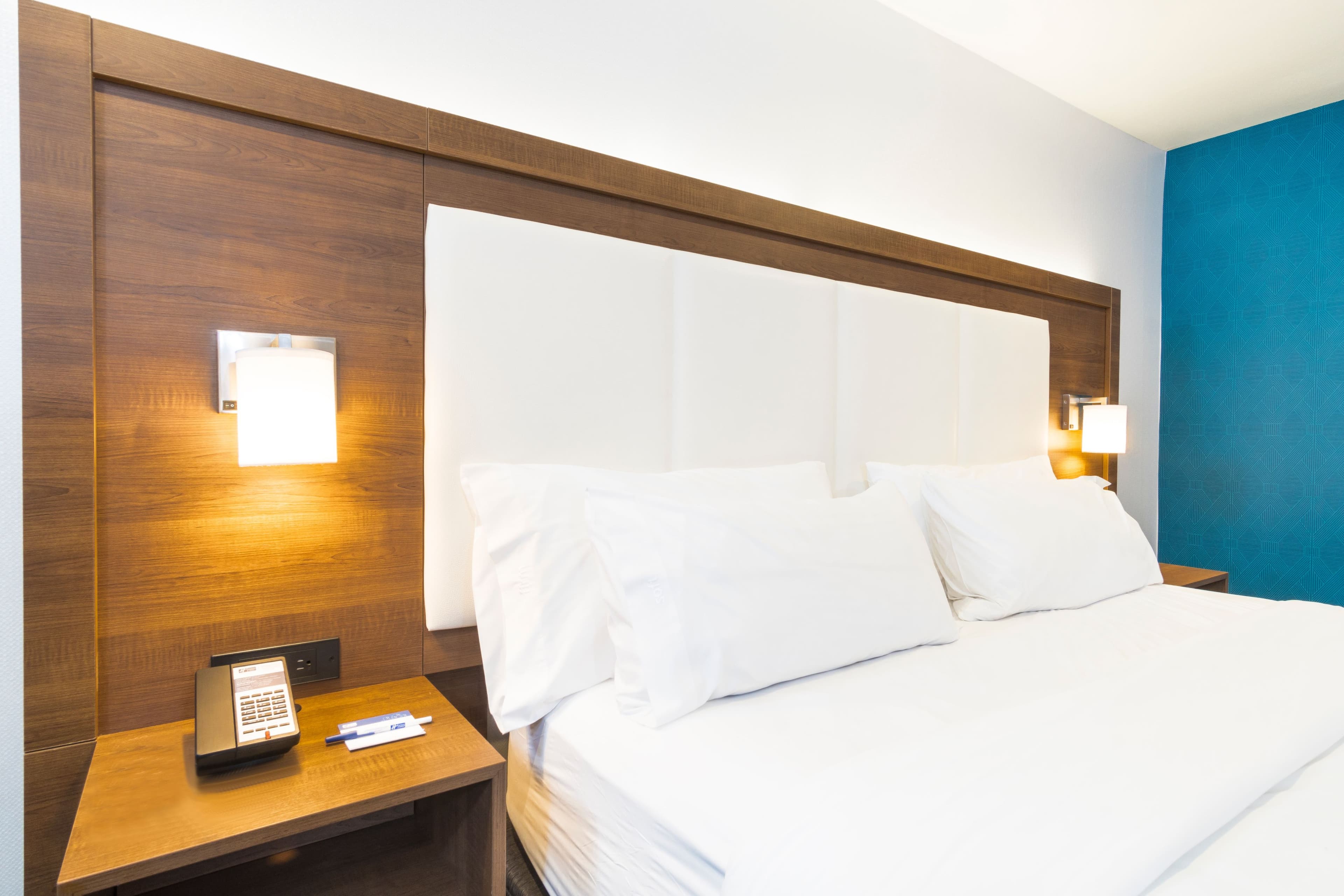 Holiday Inn Express & Suites Hollywood Walk Of Fame — 17