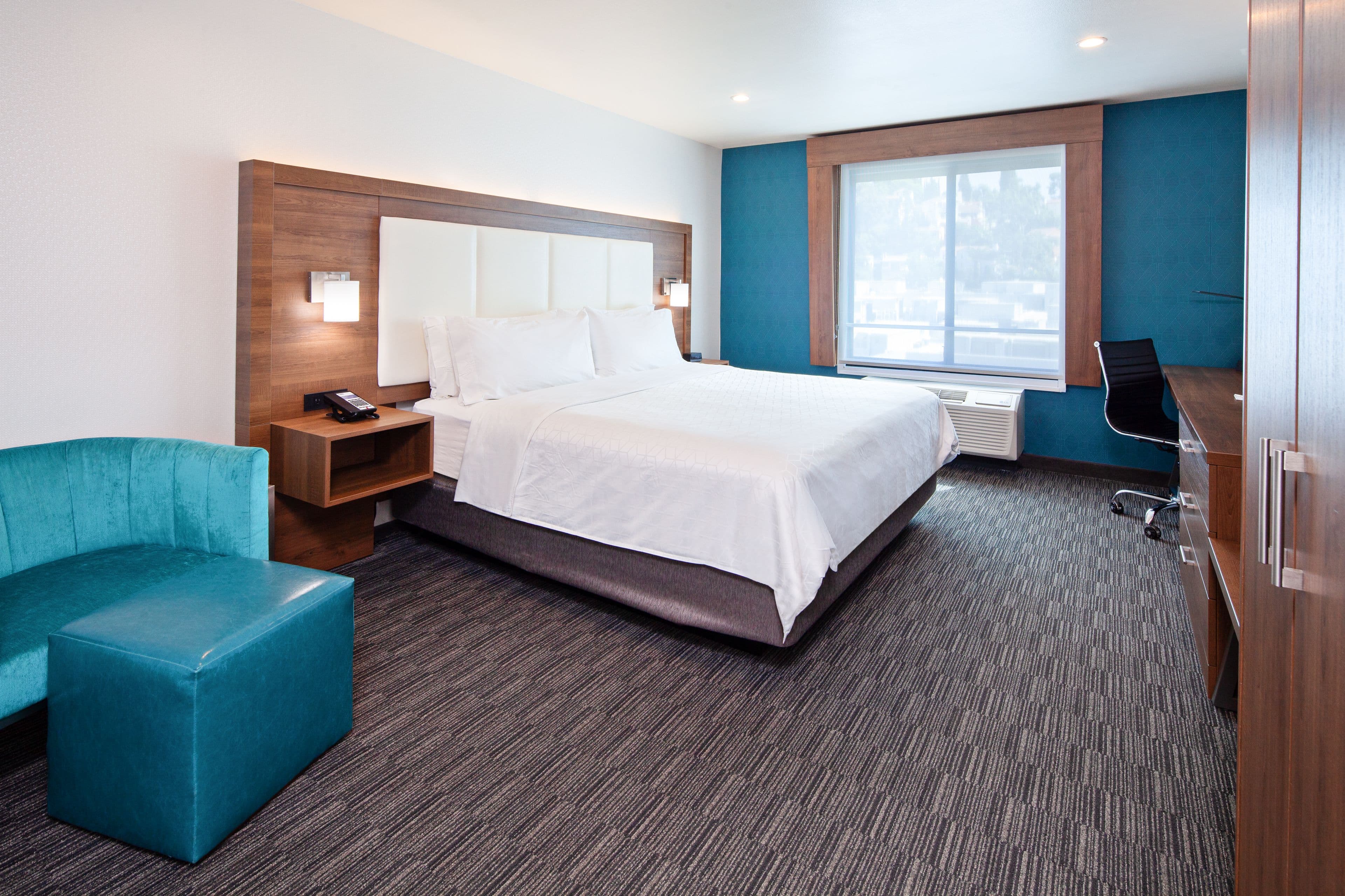 Holiday Inn Express & Suites Hollywood Walk Of Fame — 27