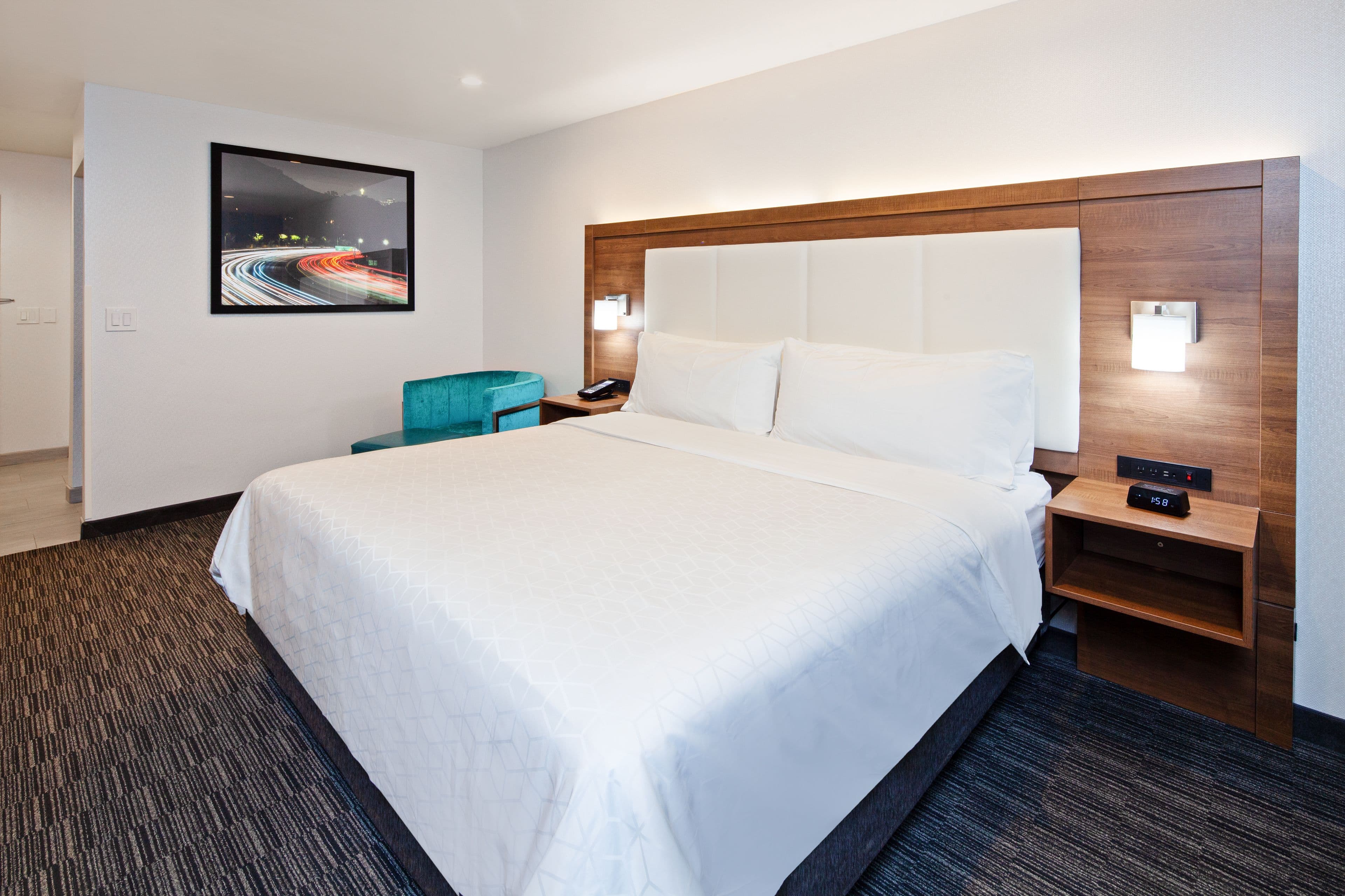 Holiday Inn Express & Suites Hollywood Walk Of Fame — 26