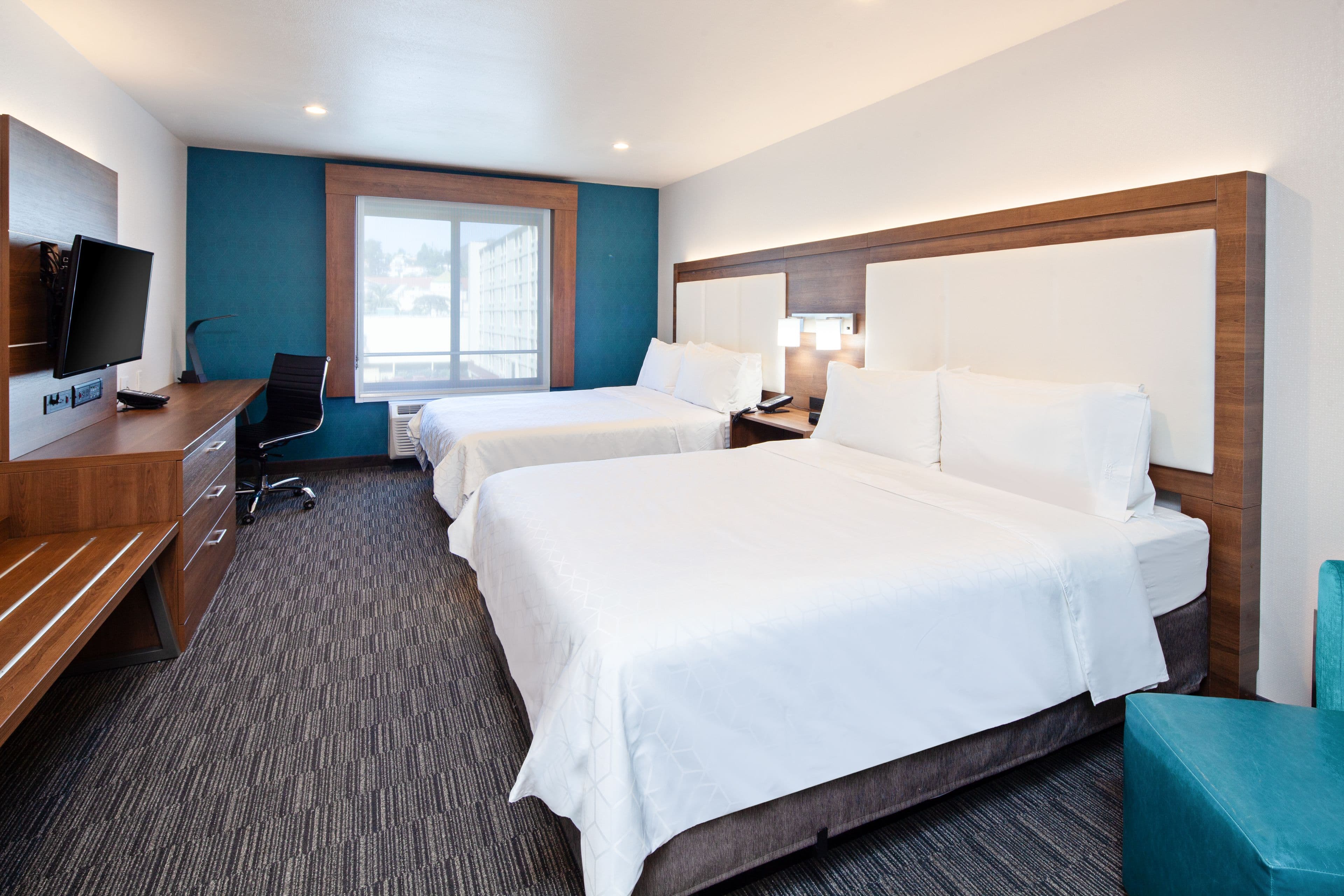 Holiday Inn Express & Suites Hollywood Walk Of Fame — 77