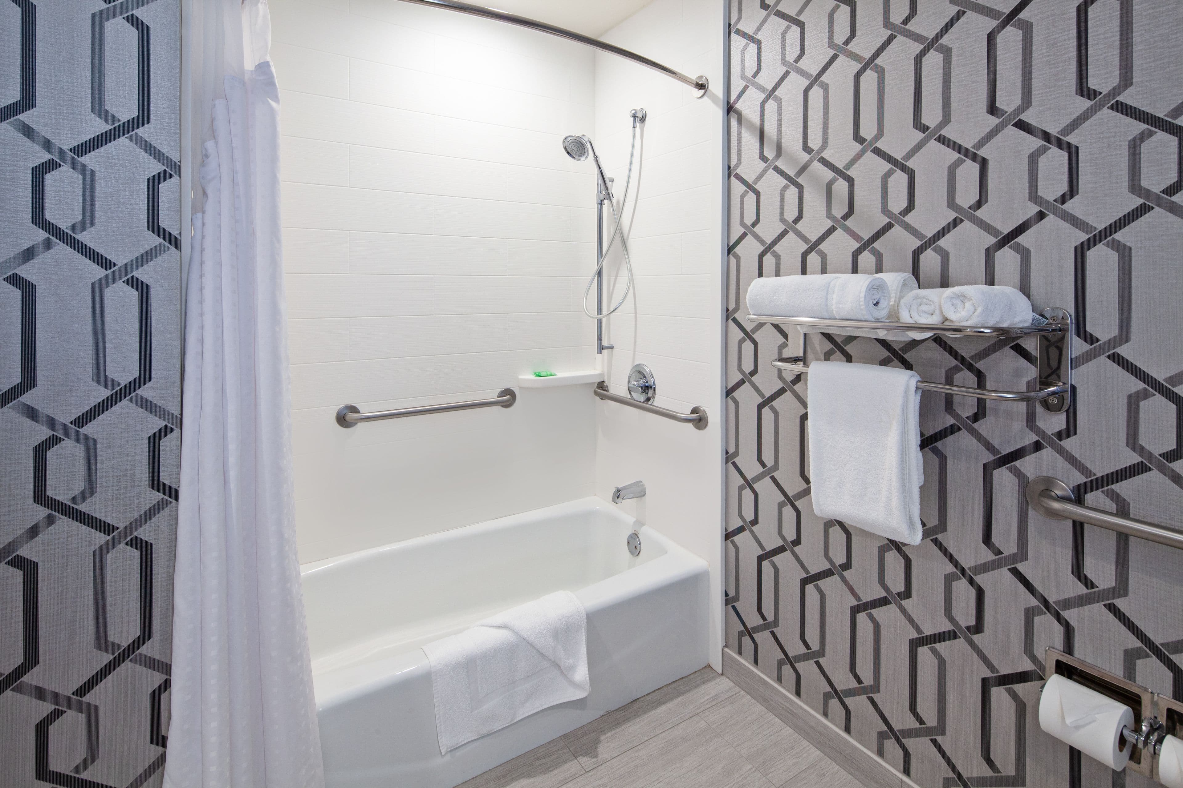 Holiday Inn Express & Suites Hollywood Walk Of Fame — 103