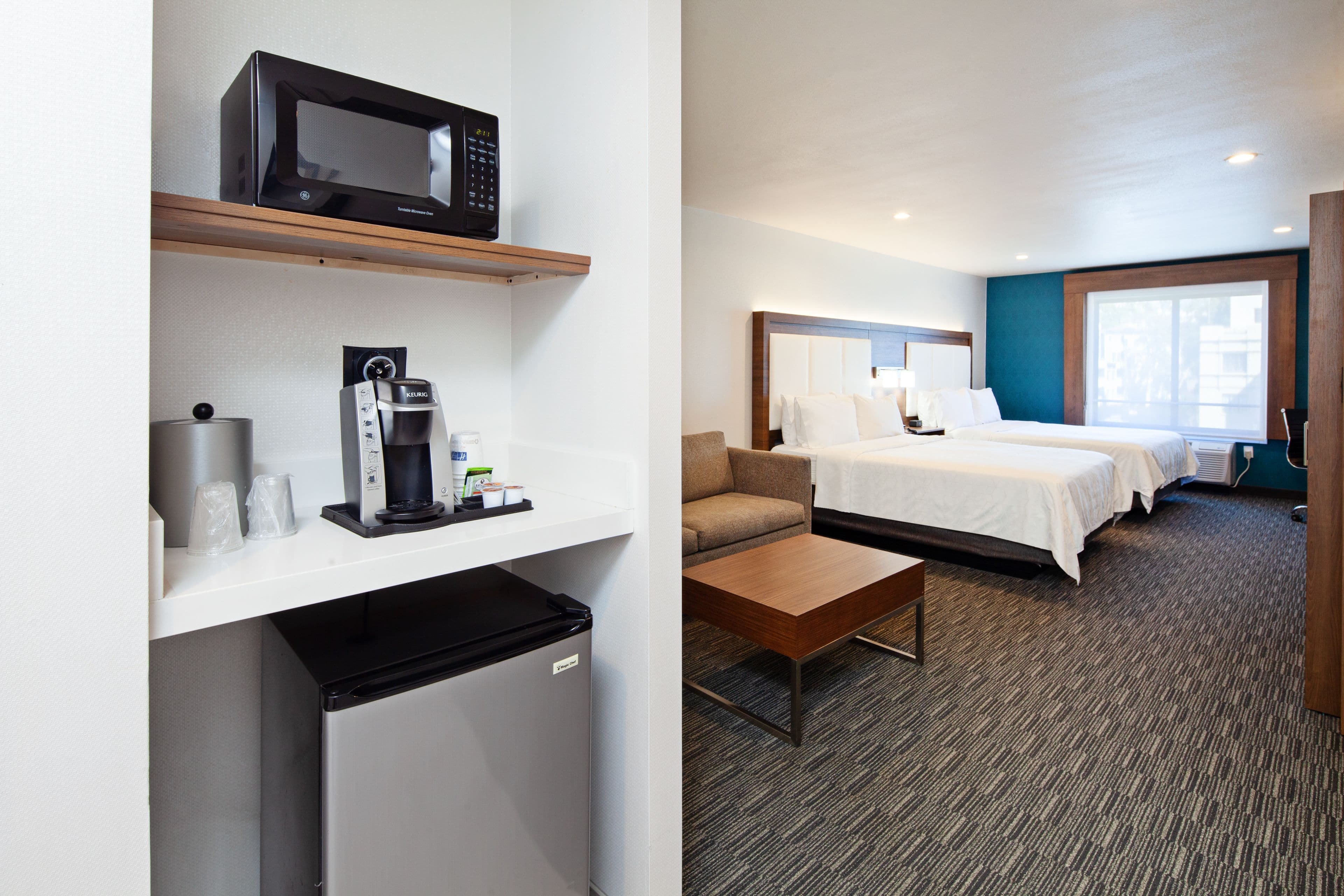Holiday Inn Express & Suites Hollywood Walk Of Fame — 117