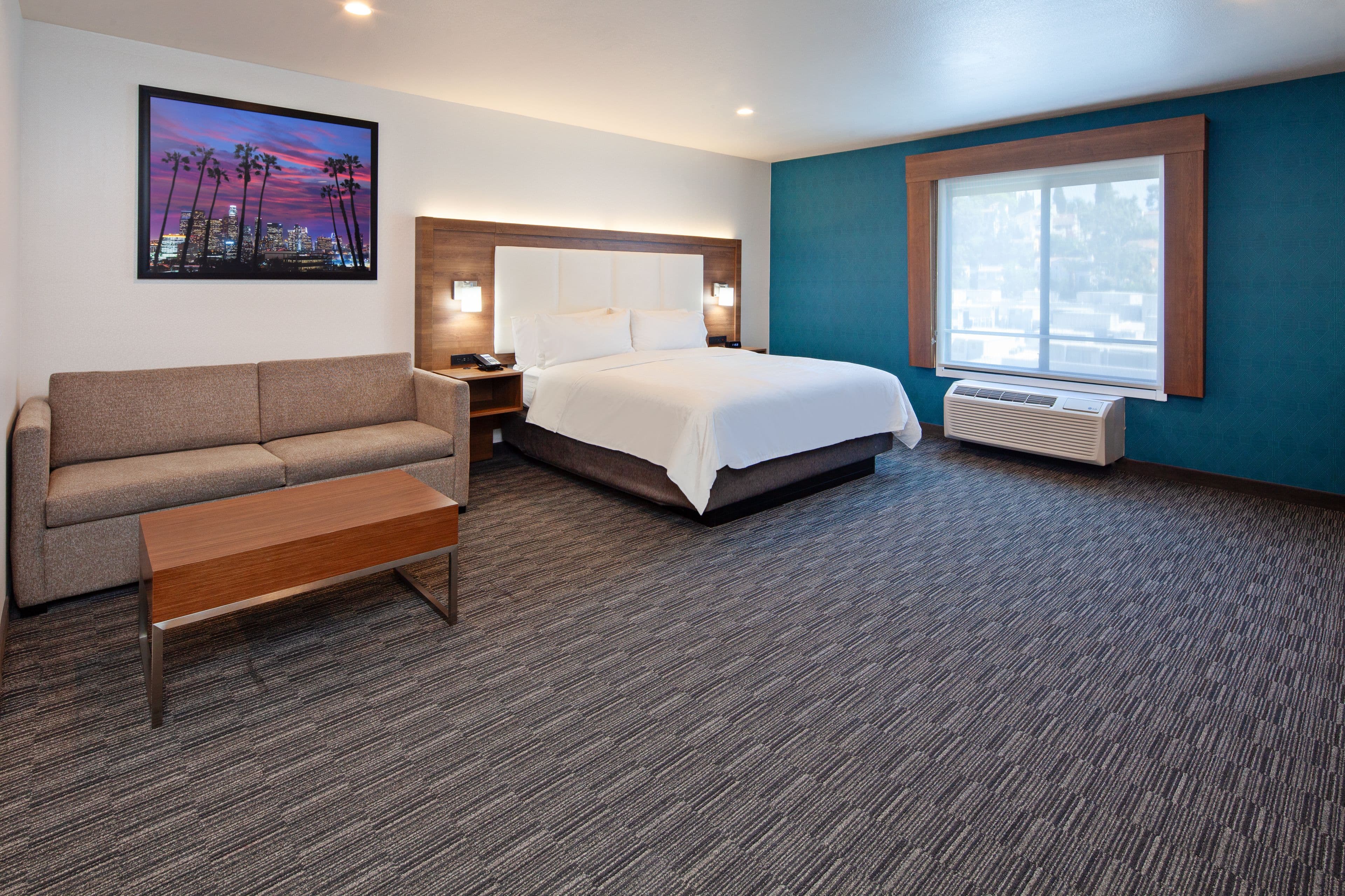 Holiday Inn Express & Suites Hollywood Walk Of Fame — 9