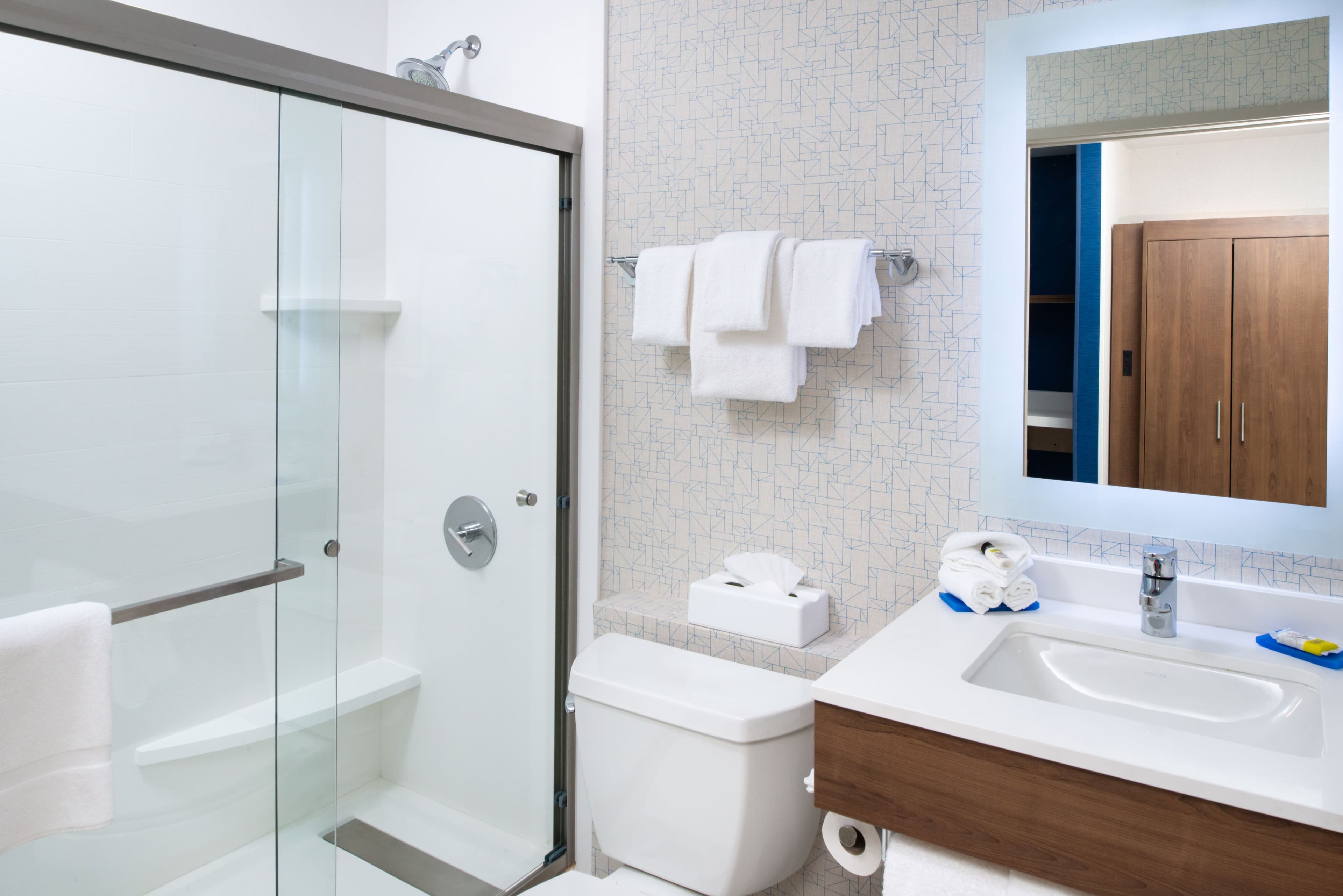 Holiday Inn Express & Suites Los Angeles Downtown West — 6