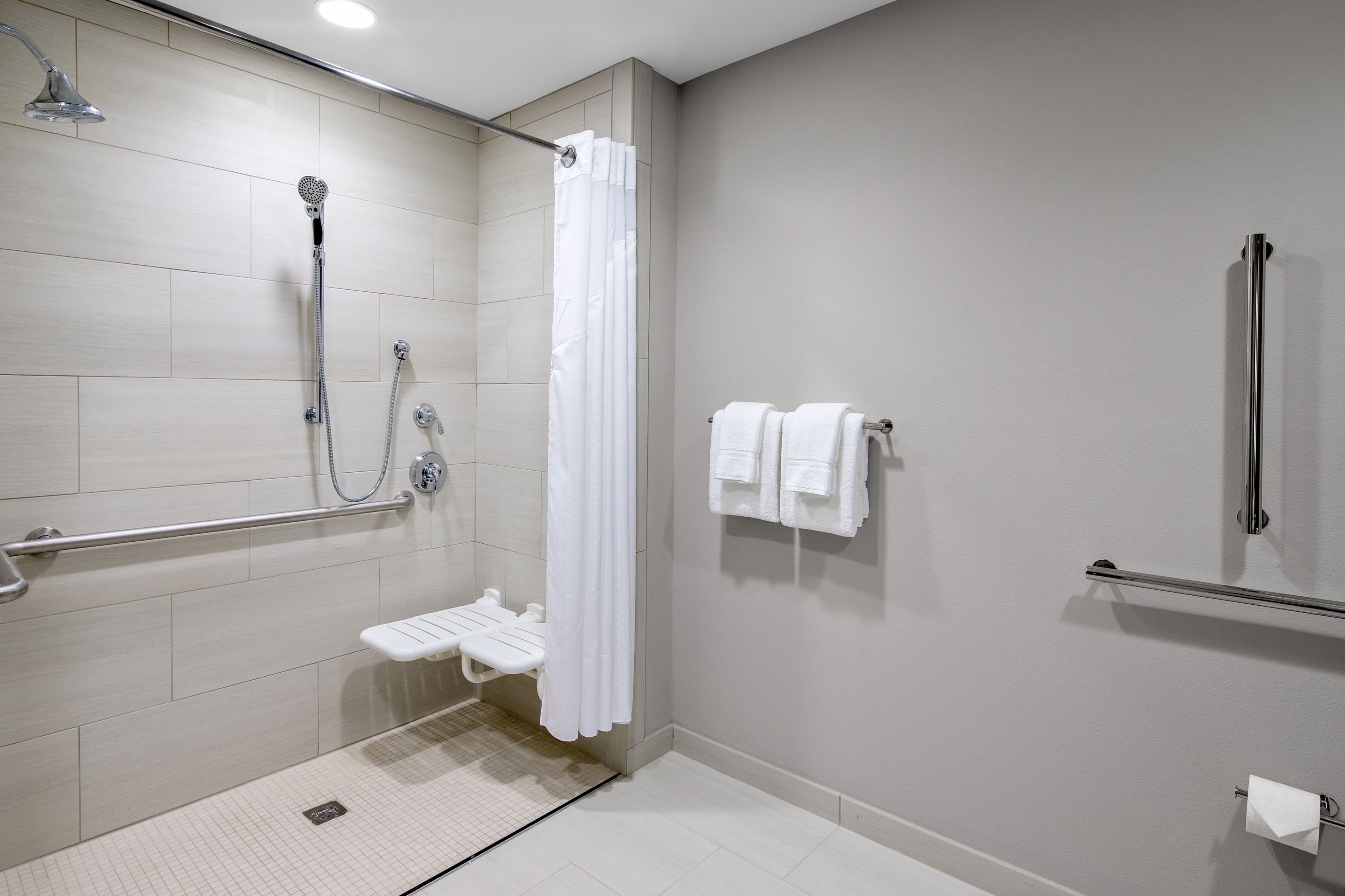 Holiday Inn Express & Suites Lubbock Central - Univ Area — 14