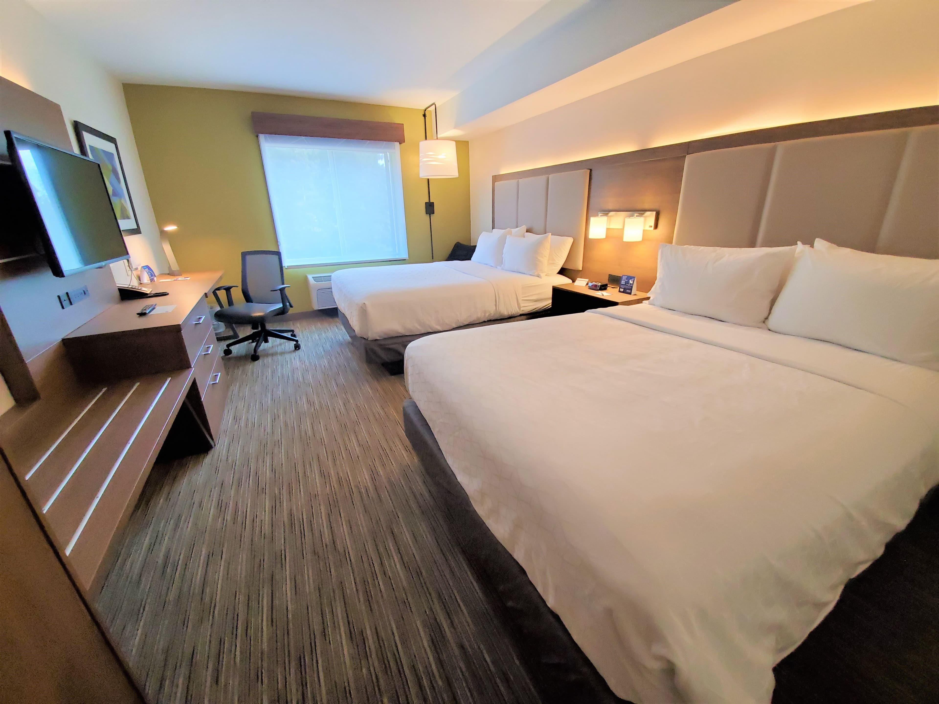 Holiday Inn Express & Suites Seattle North - Lynnwood — 10